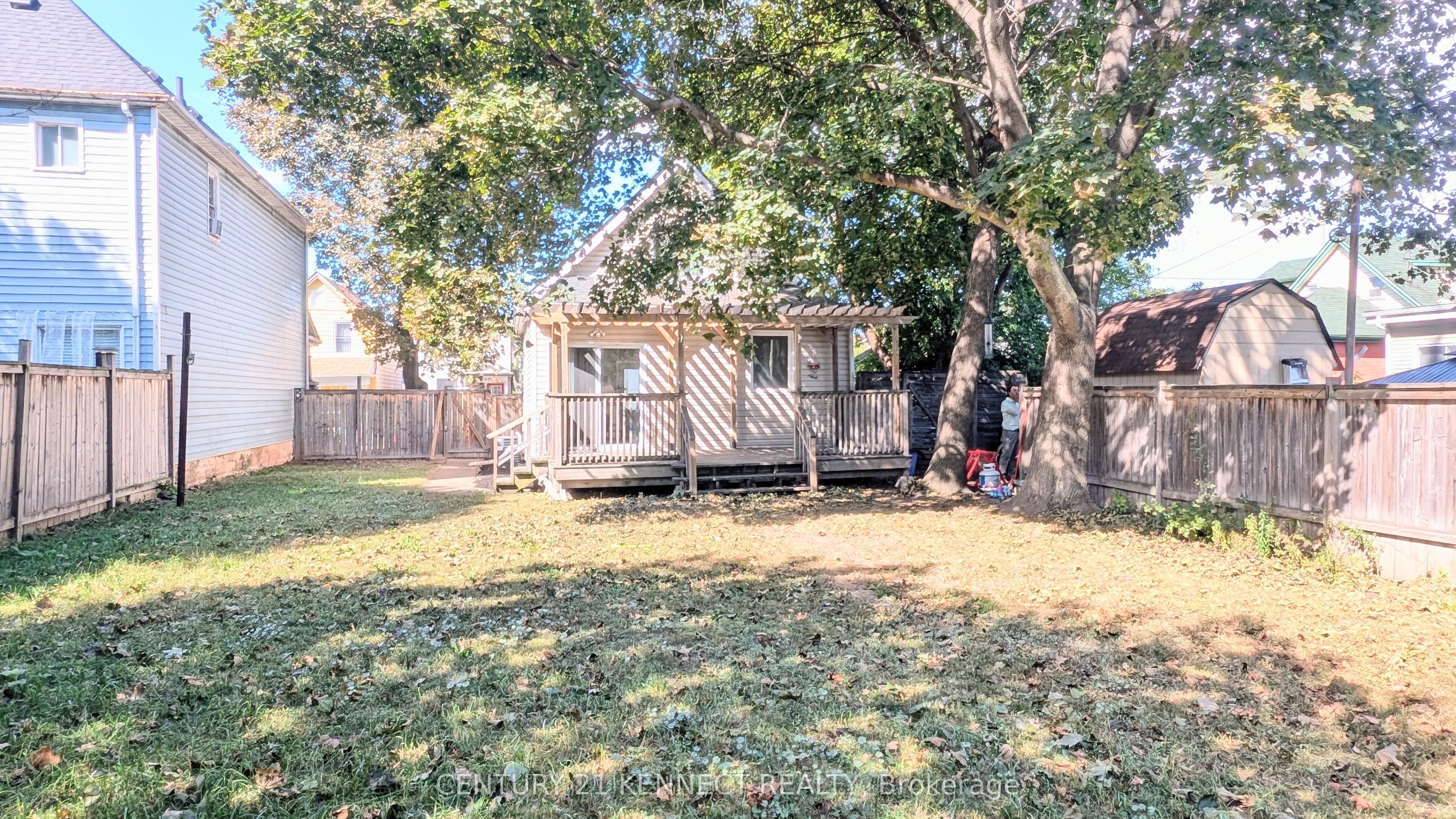 160 Glendale Avenue N Property Photo 26