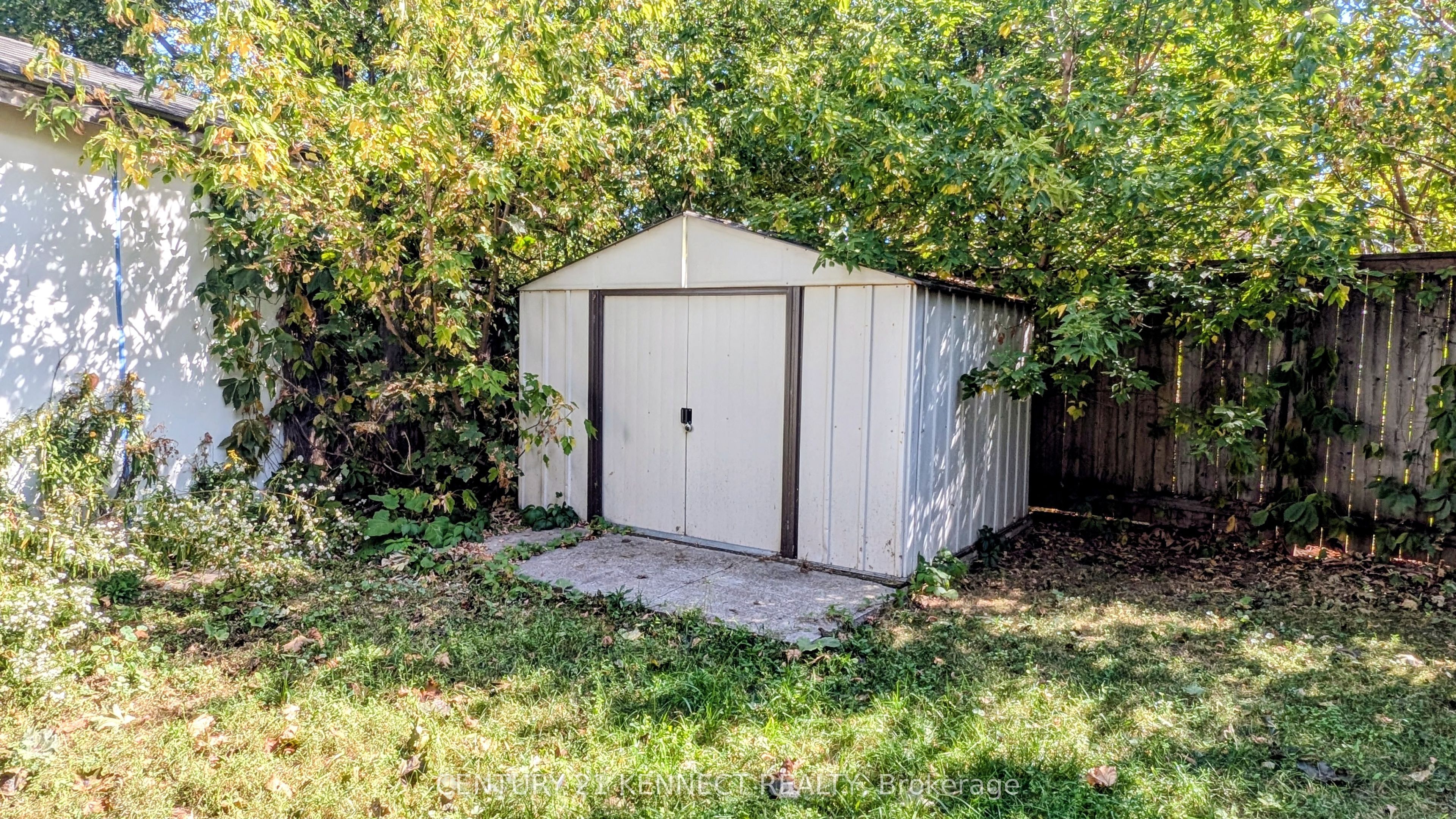160 Glendale Avenue N Property Photo 27