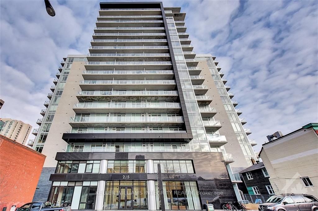 255 BAY Street 706 Property Photo 1