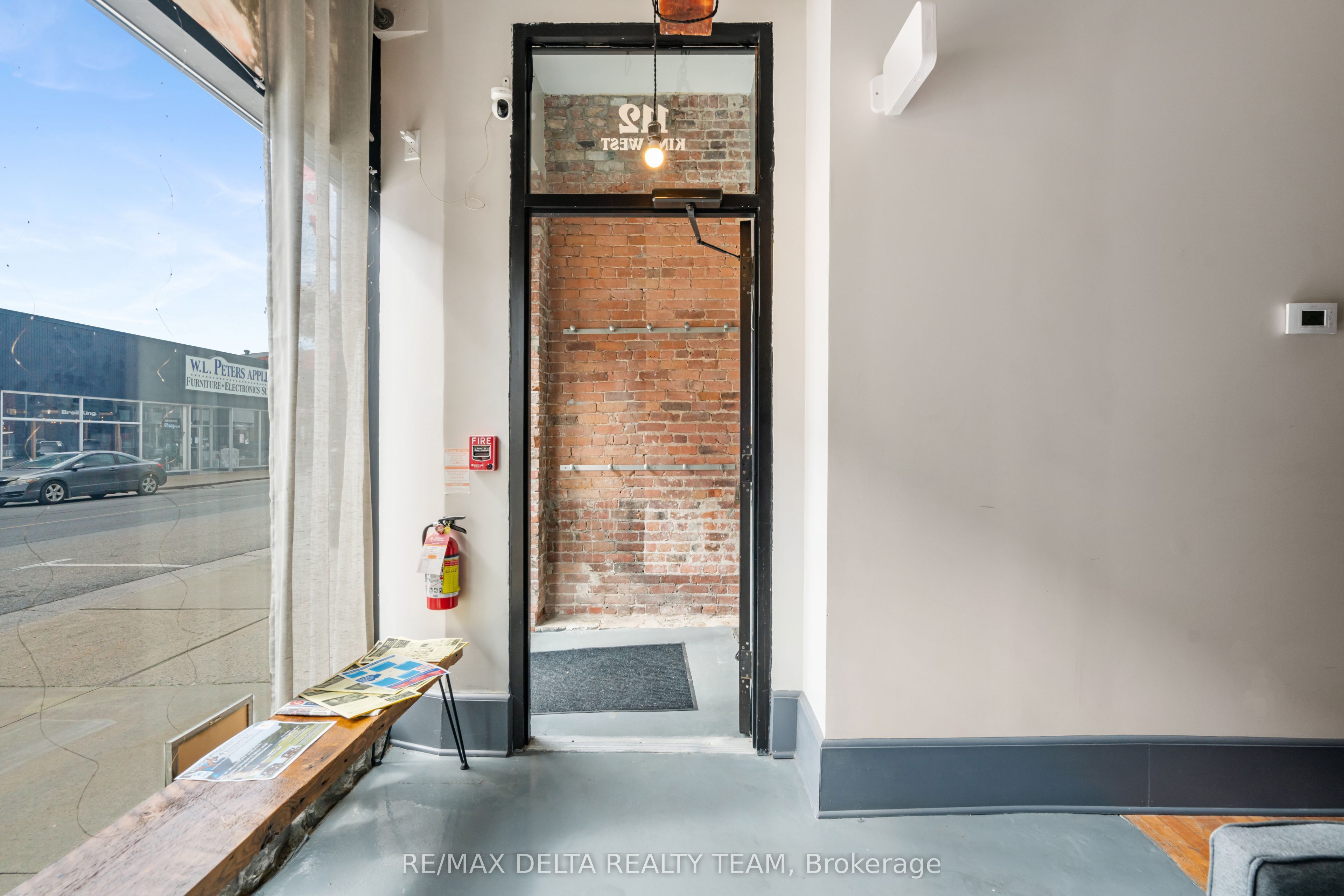 112 King Street W Property Photo 4