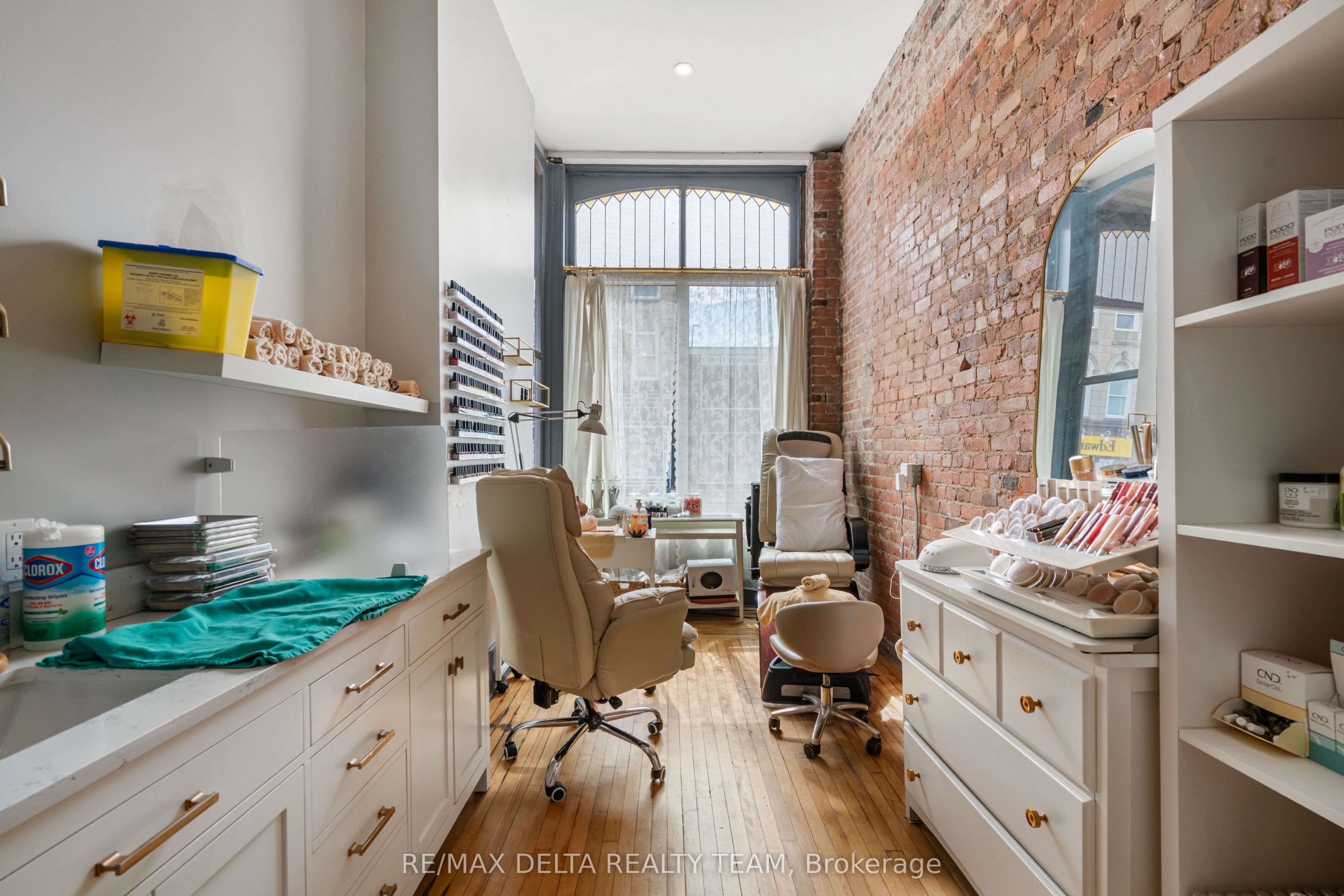112 King Street W Property Photo 9