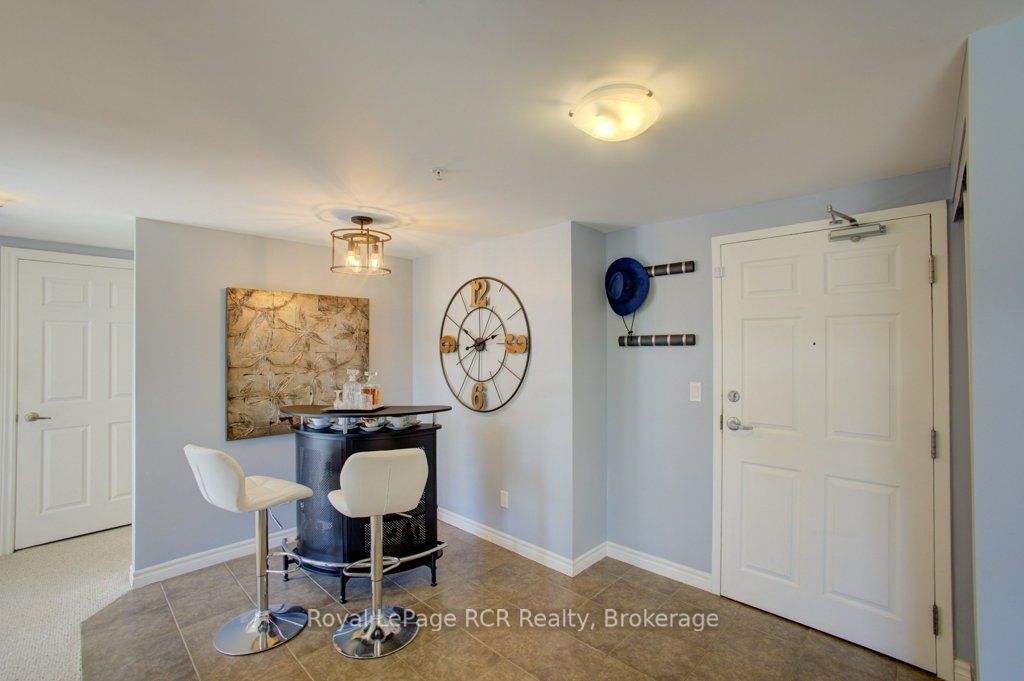645 St David Street S 214 Property Photo 3