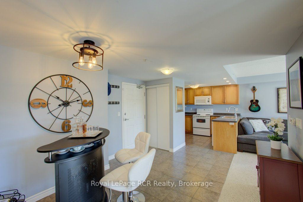 645 St David Street S 214 Property Photo 4