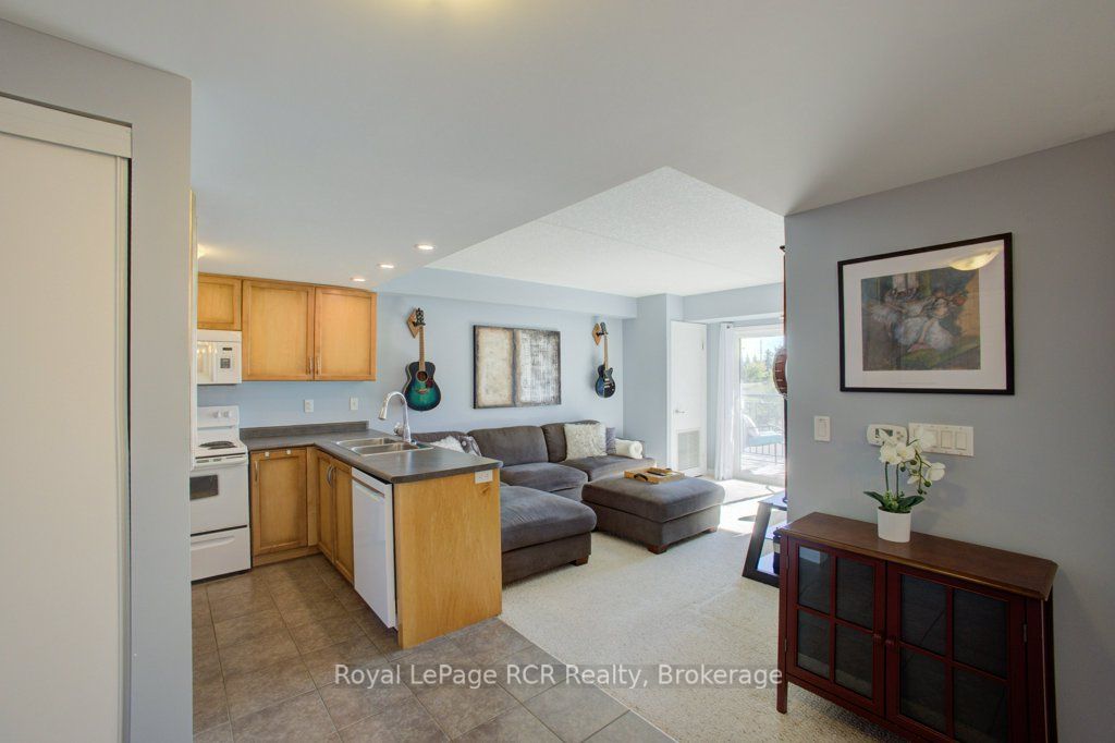645 St David Street S 214 Property Photo 5