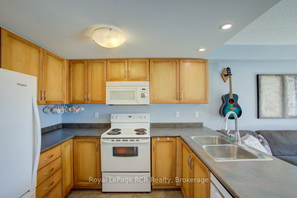 645 St David Street S 214 Property Photo 6