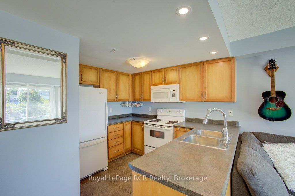 645 St David Street S 214 Property Photo 7
