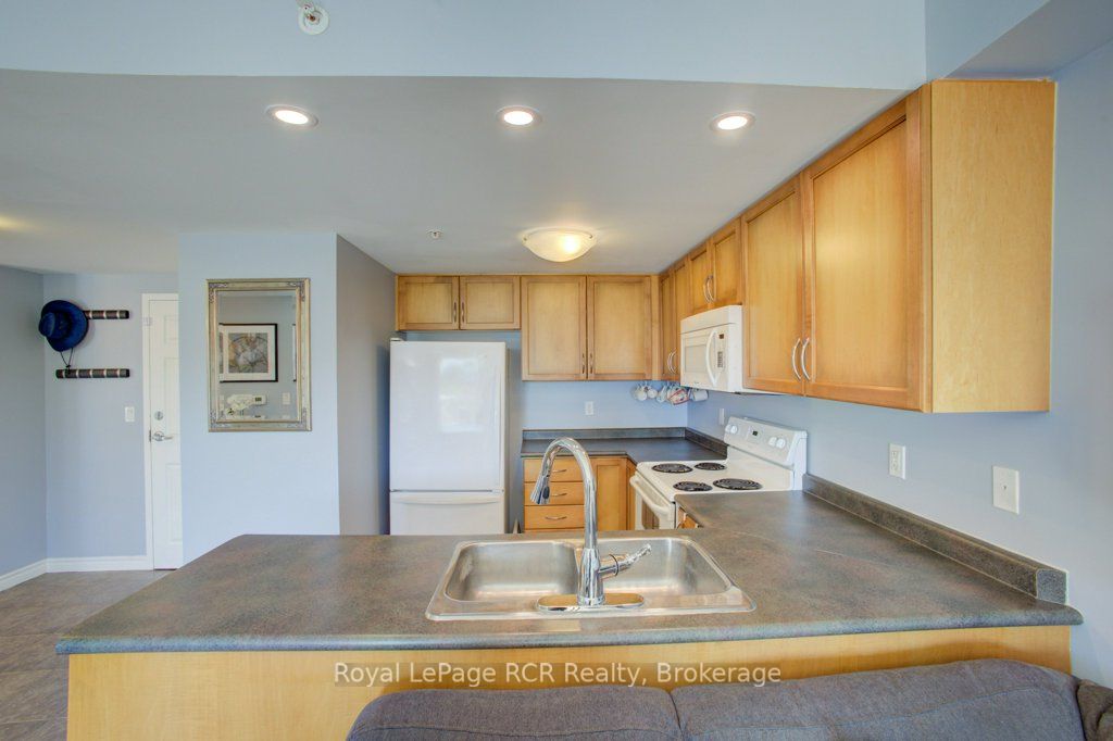 645 St David Street S 214 Property Photo 8