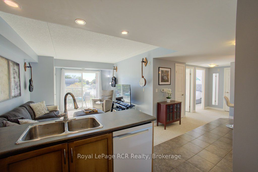 645 St David Street S 214 Property Photo 9