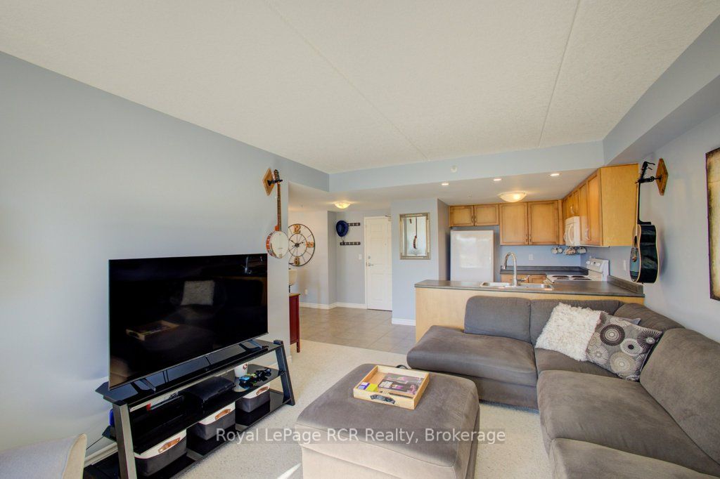 645 St David Street S 214 Property Photo 12