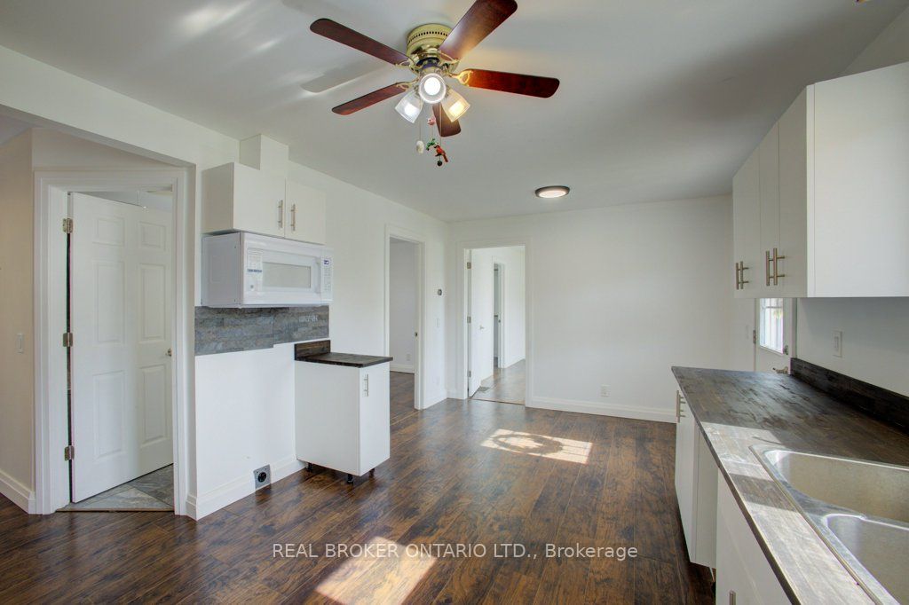 387 Countess Street S Property Photo 5