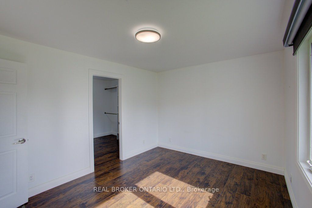 387 Countess Street S Property Photo 13