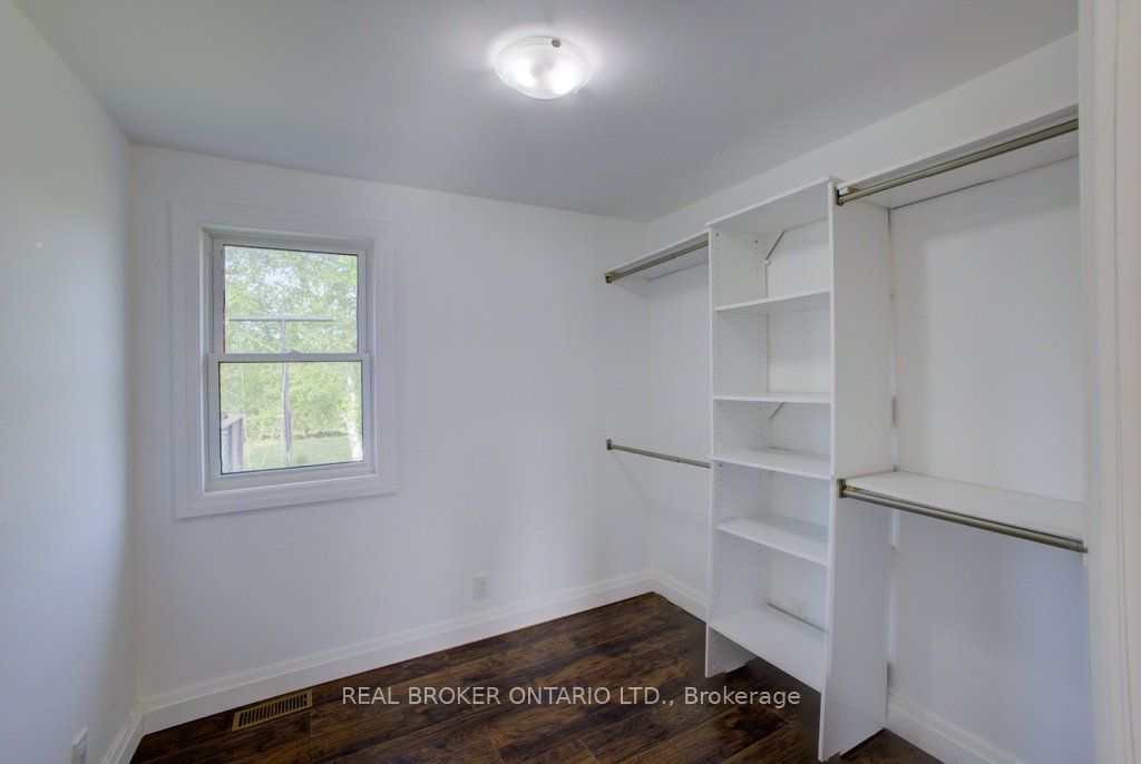 387 Countess Street S Property Photo 14