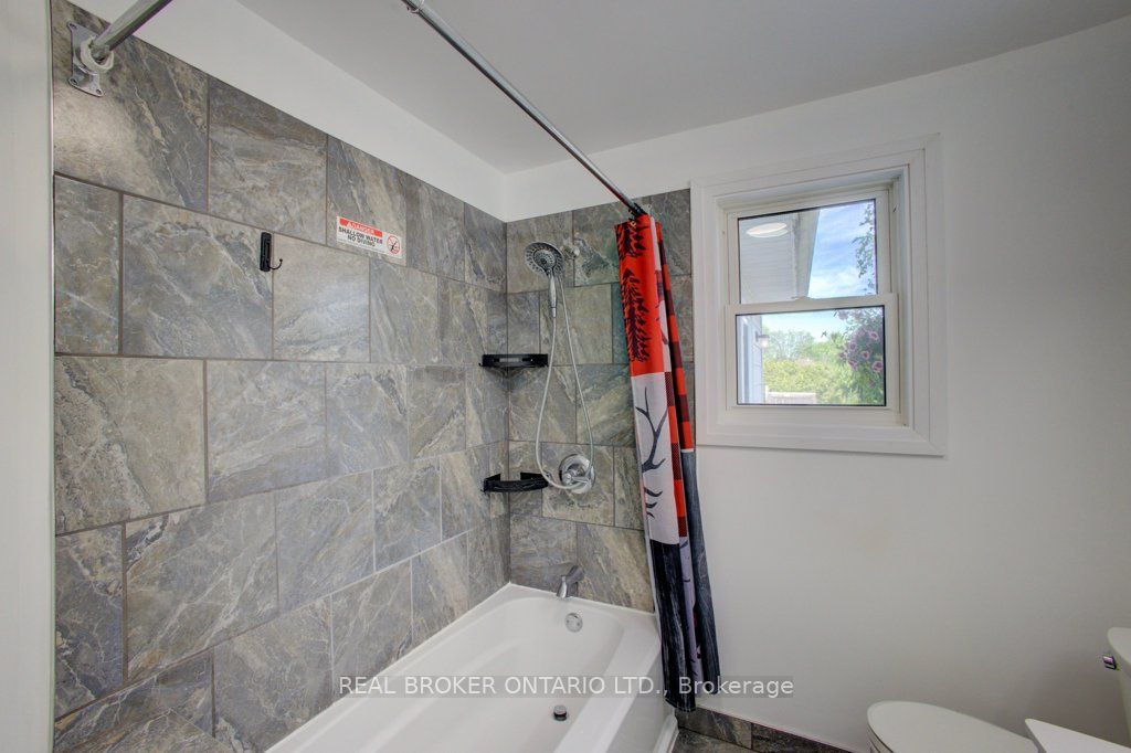 387 Countess Street S Property Photo 15