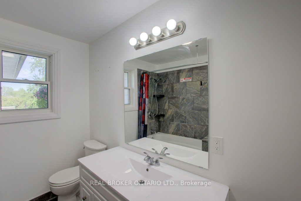 387 Countess Street S Property Photo 16