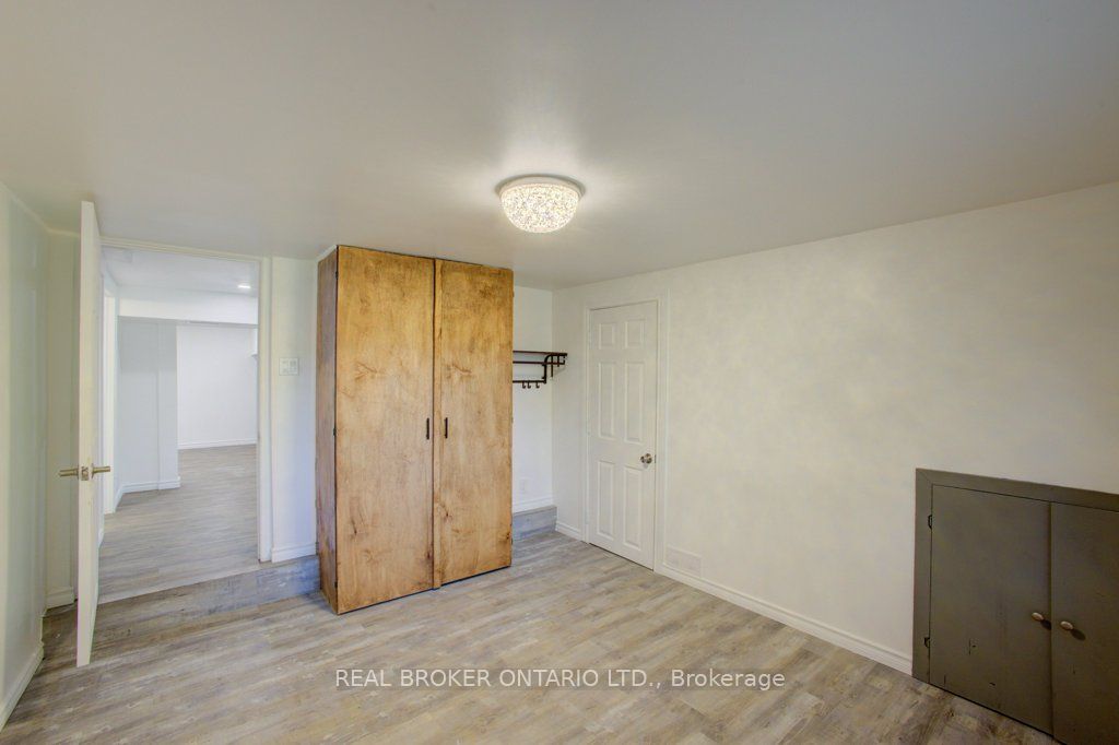 387 Countess Street S Property Photo 20
