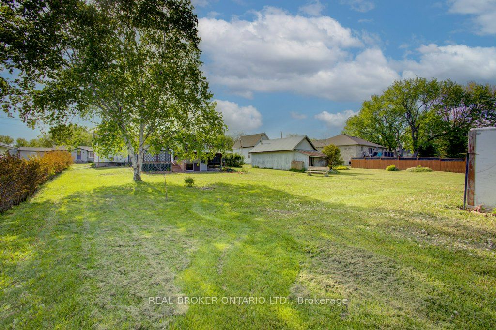 387 Countess Street S Property Photo 23