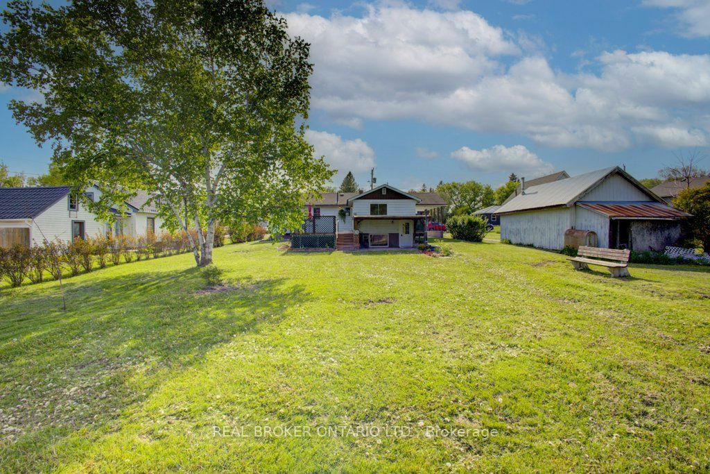 387 Countess Street S Property Photo 24