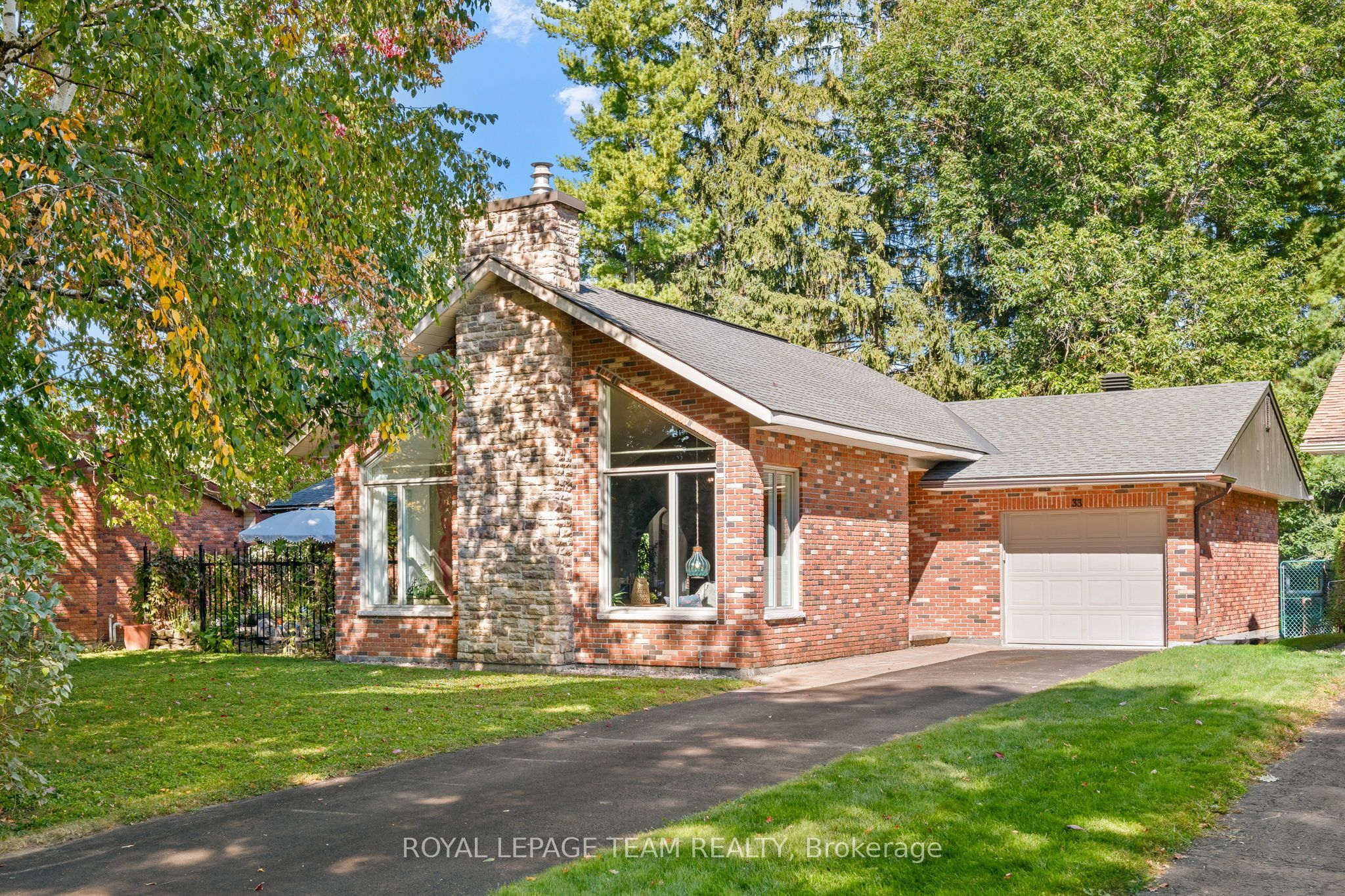 33 Rutherford Crescent