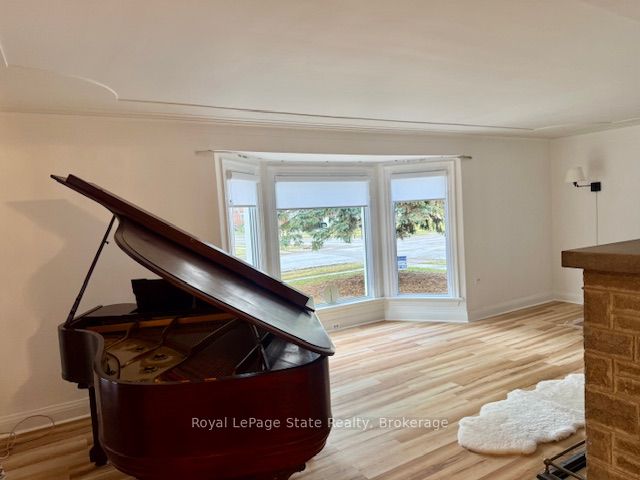 6988 High Street Property Photo 9