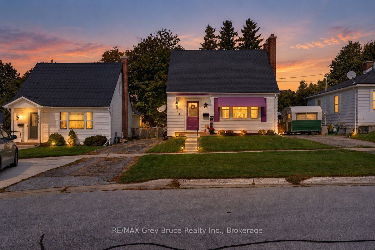 714 5th Street E Property Photo 1