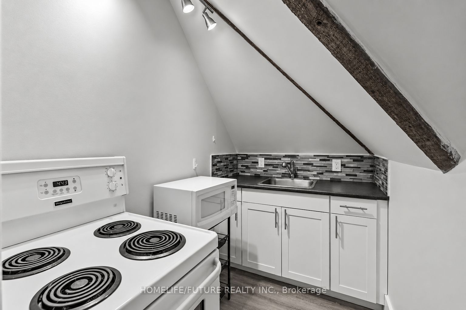 181 West Avenue Property Photo 23
