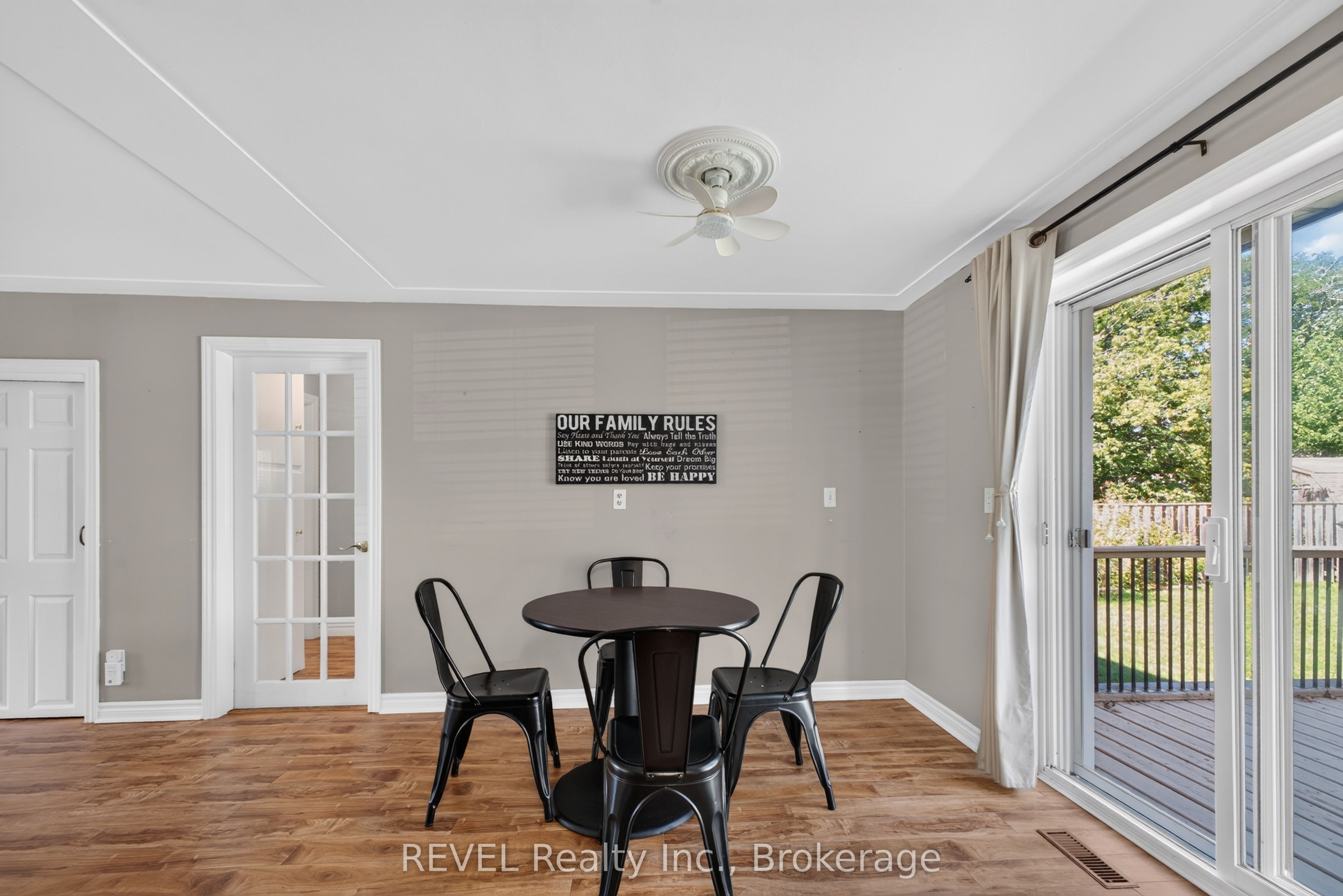 315 Park Avenue W Property Photo 9