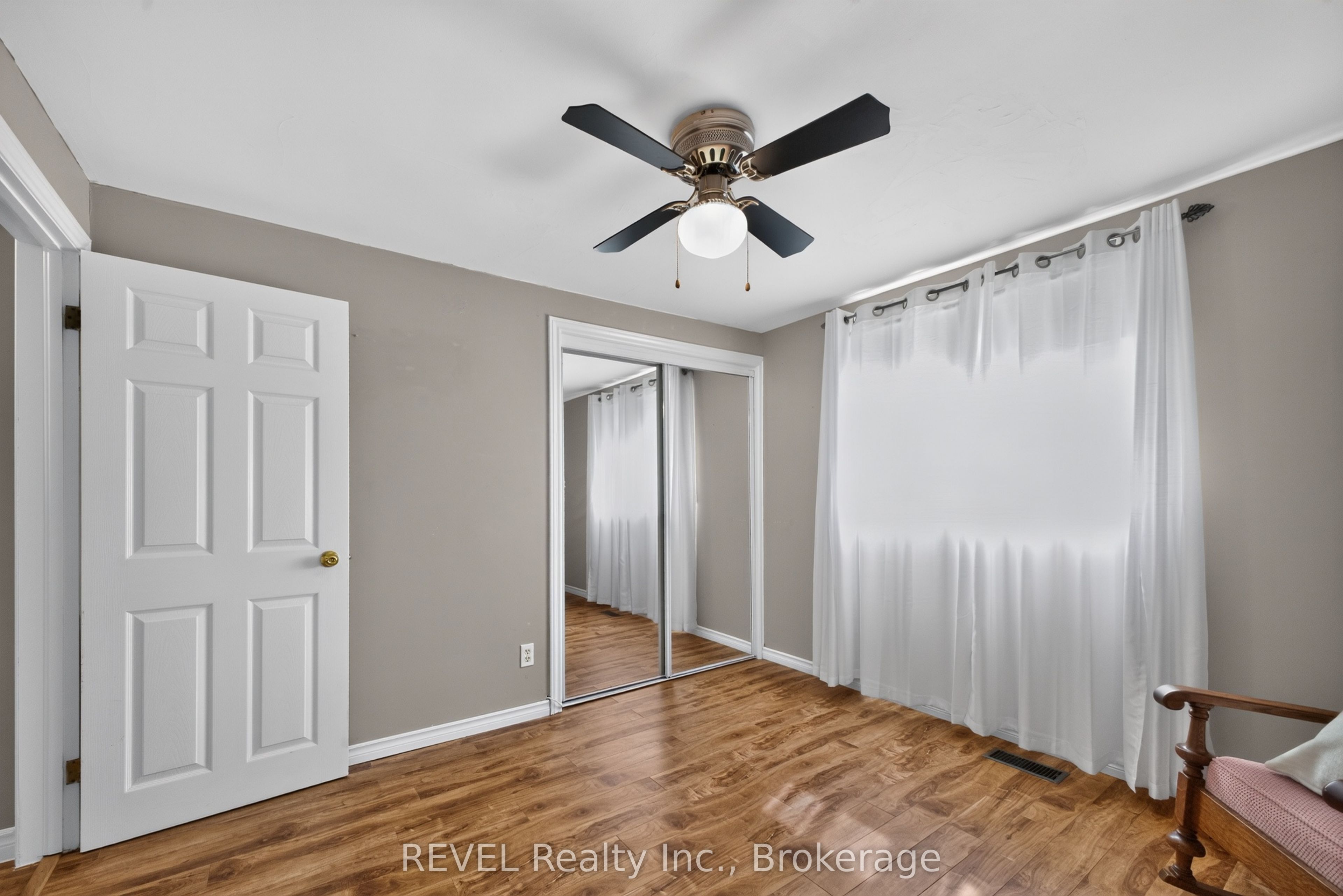 315 Park Avenue W Property Photo 15