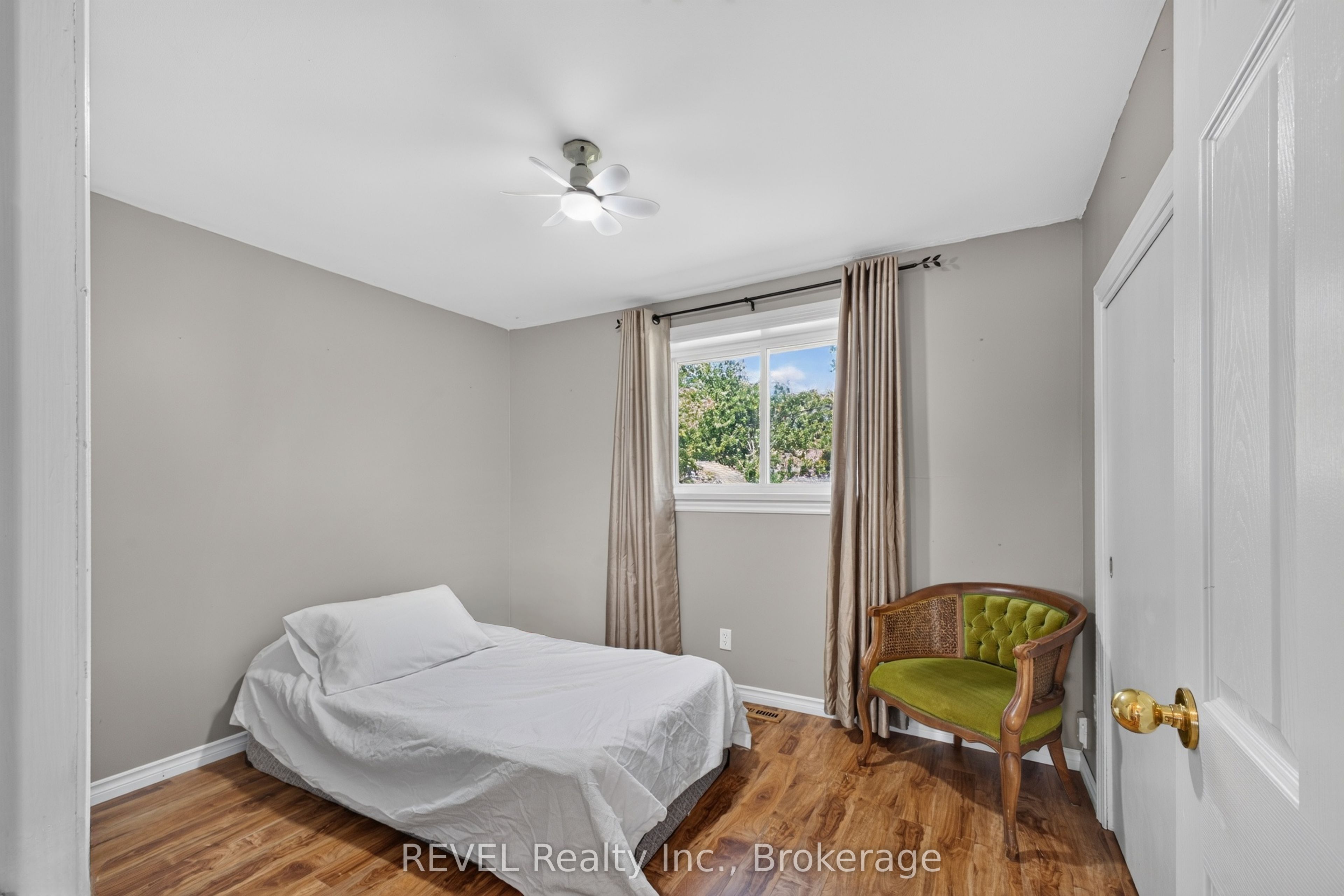 315 Park Avenue W Property Photo 16