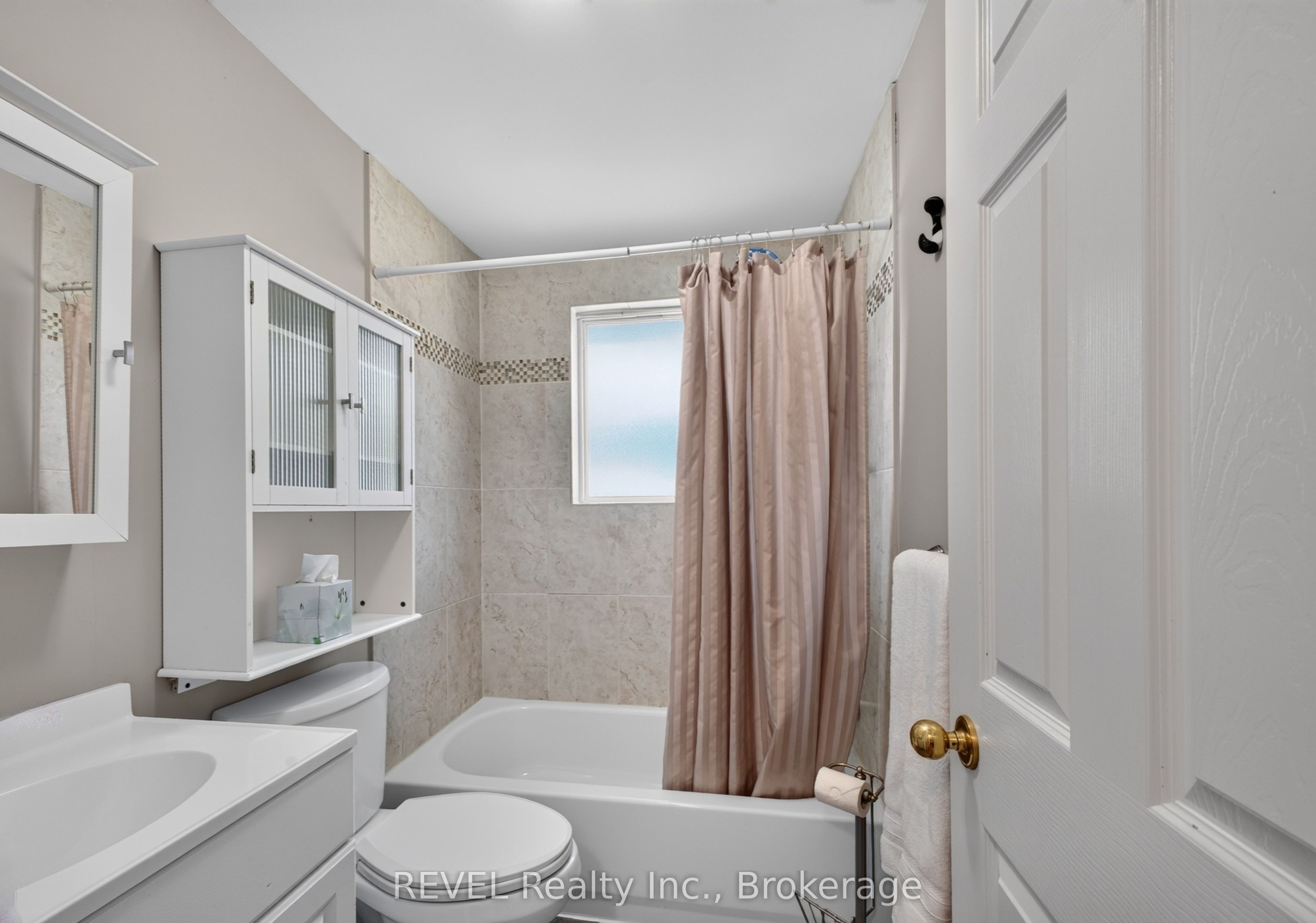 315 Park Avenue W Property Photo 17
