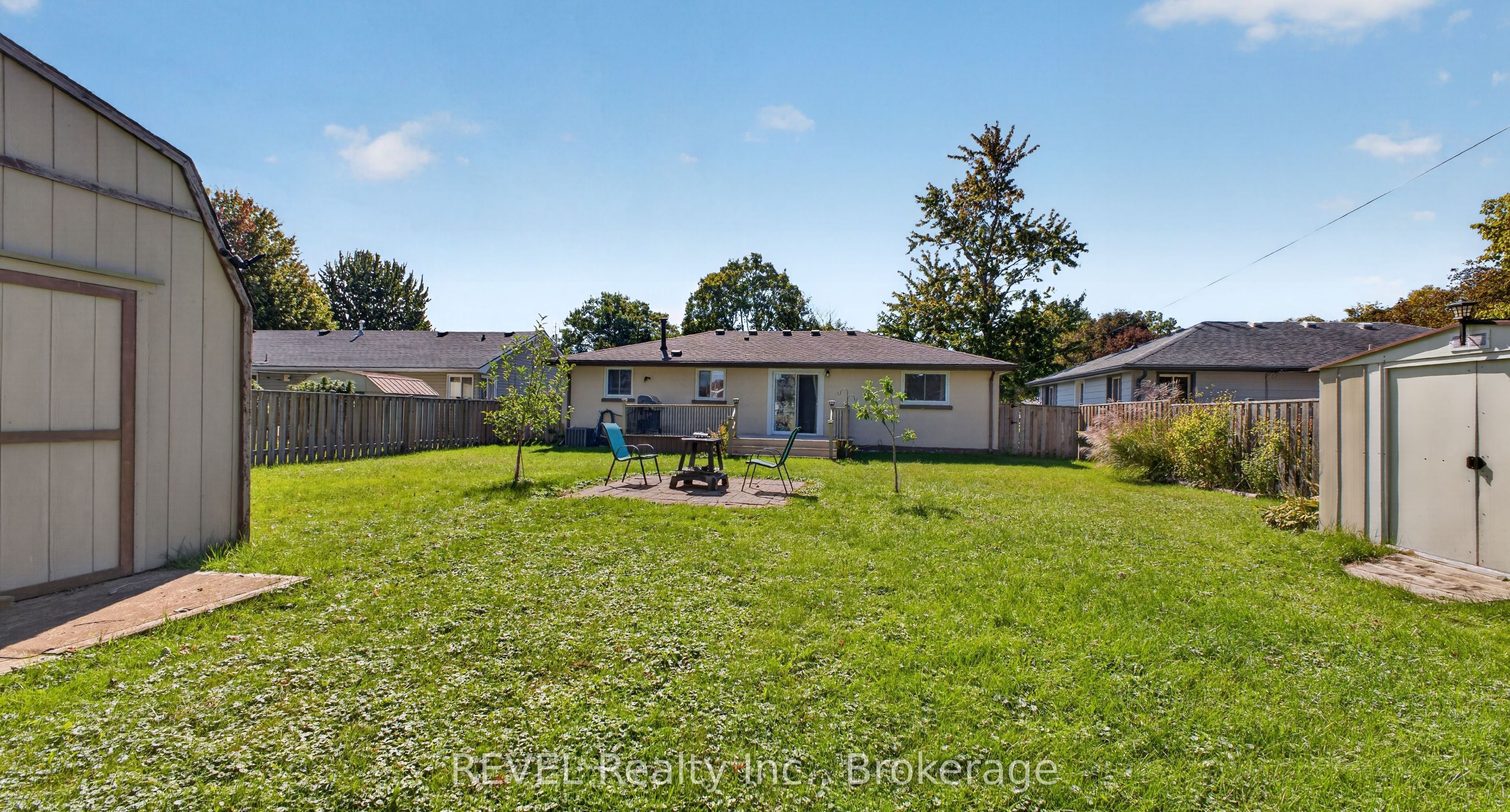 315 Park Avenue W Property Photo 19