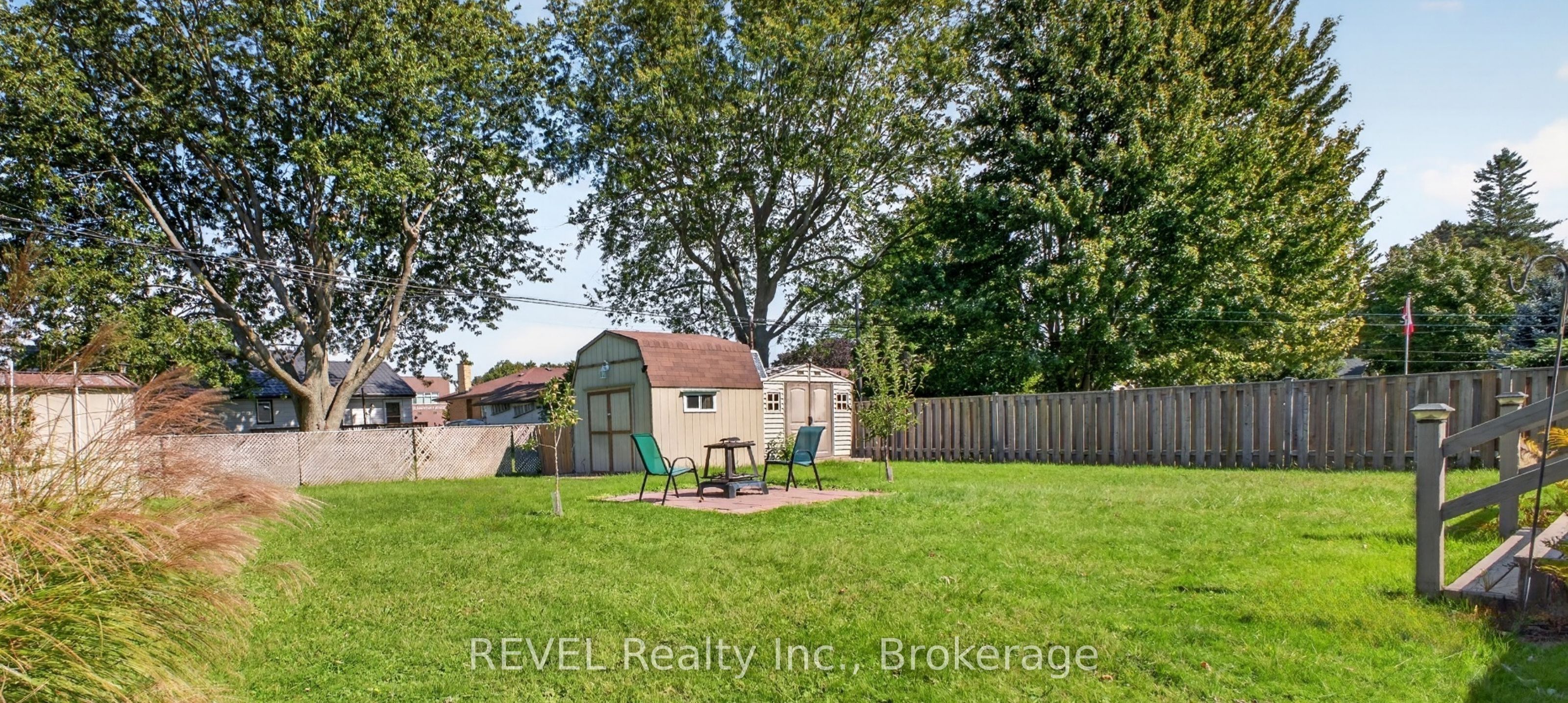 315 Park Avenue W Property Photo 20