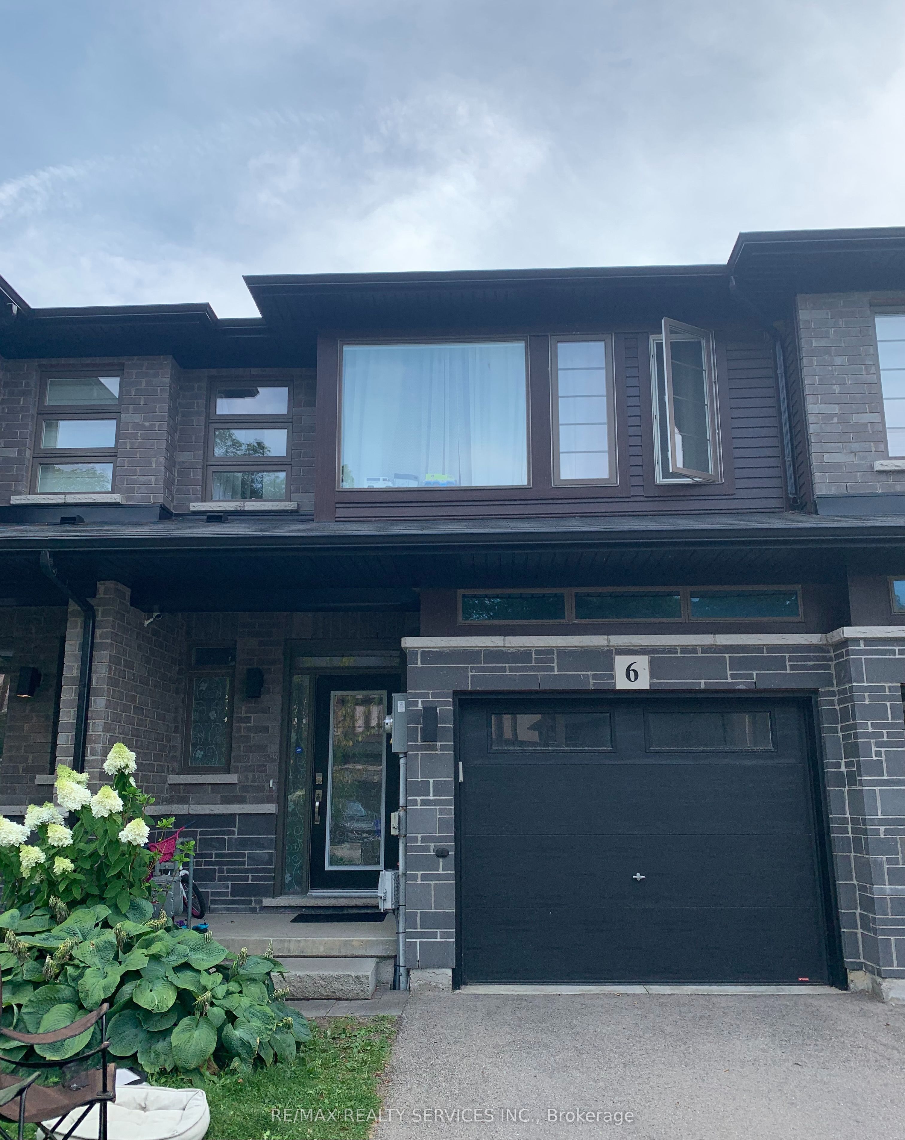 6 Shay Lane Property Photo 1