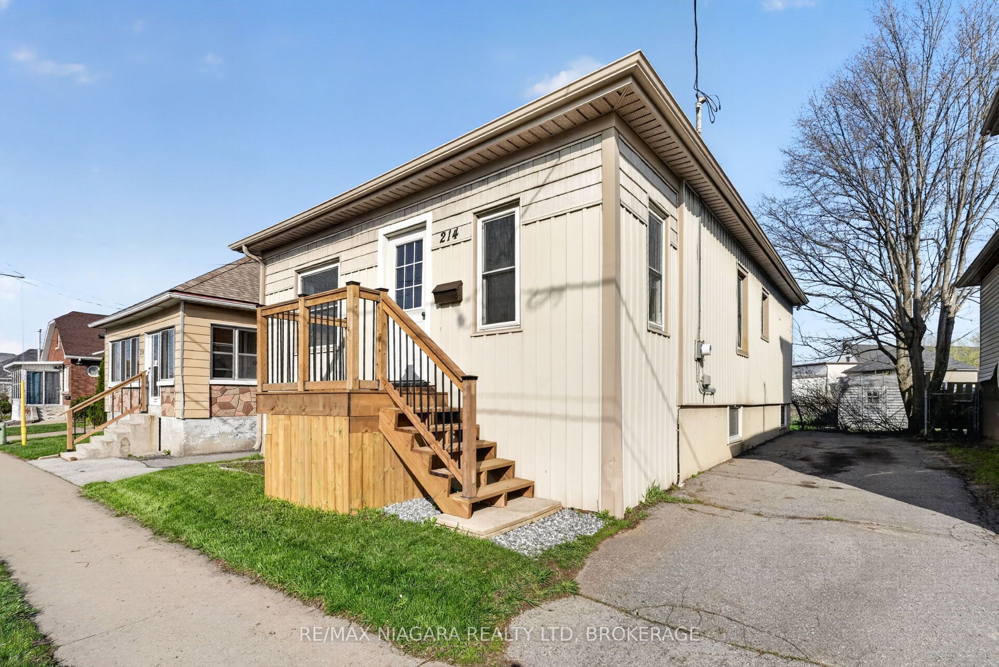 214 Niagara Street Property Photo 3