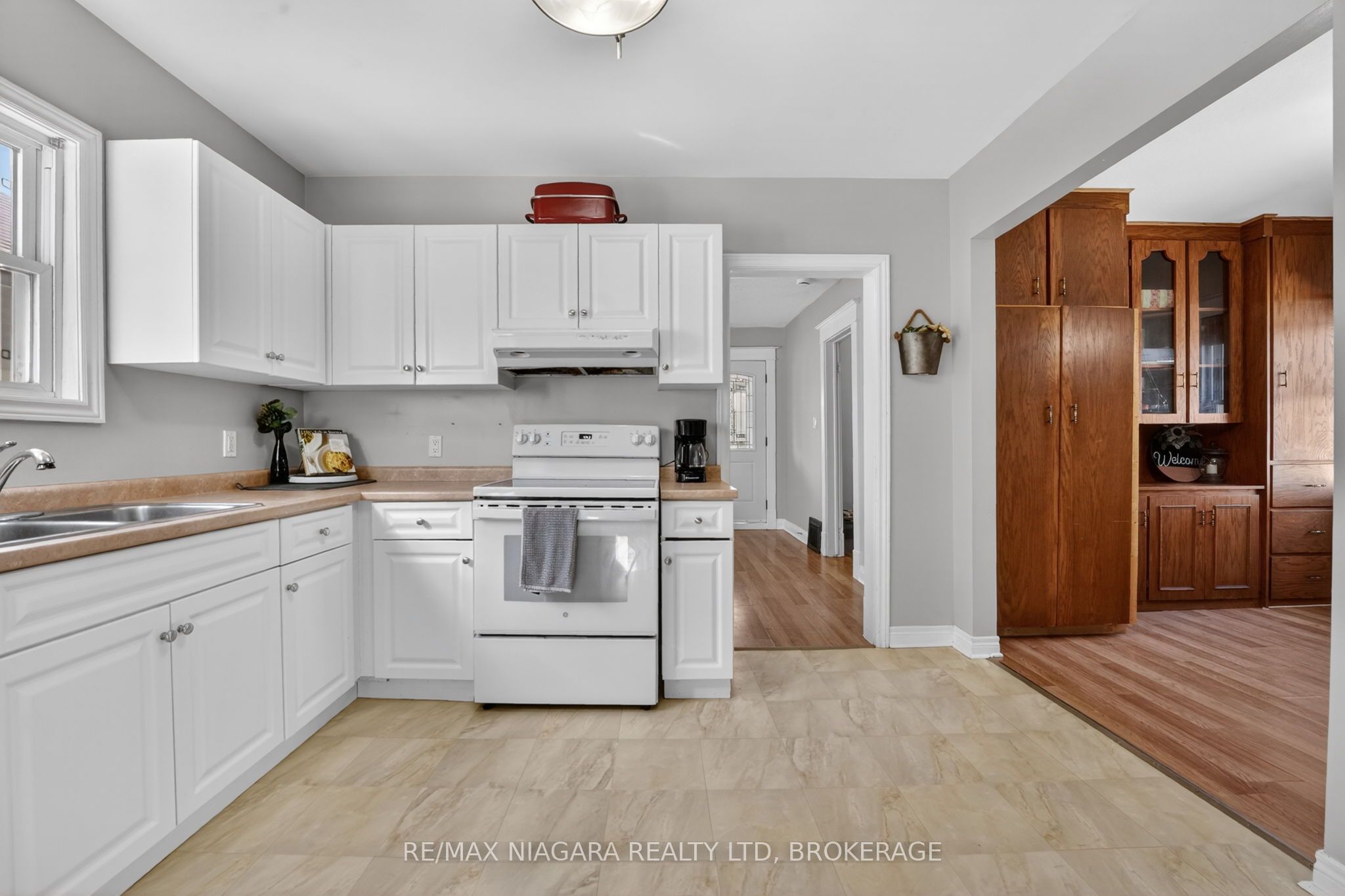 214 Niagara Street Property Photo 5