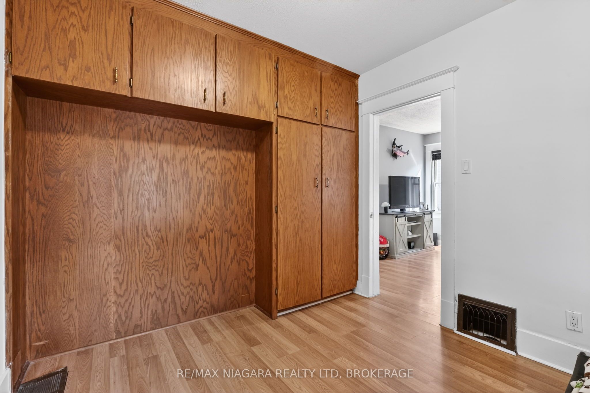 214 Niagara Street Property Photo 15