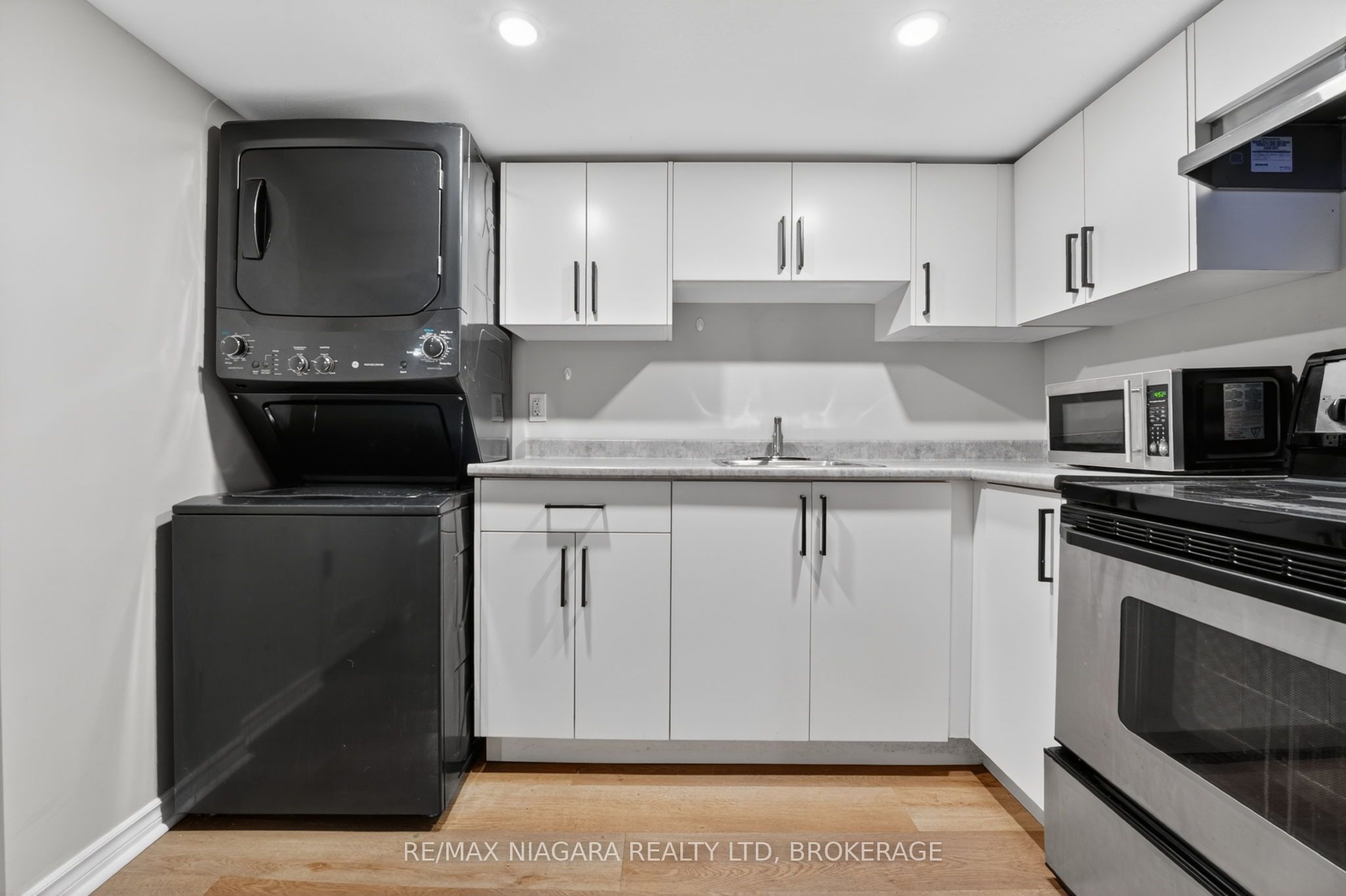 214 Niagara Street Property Photo 24
