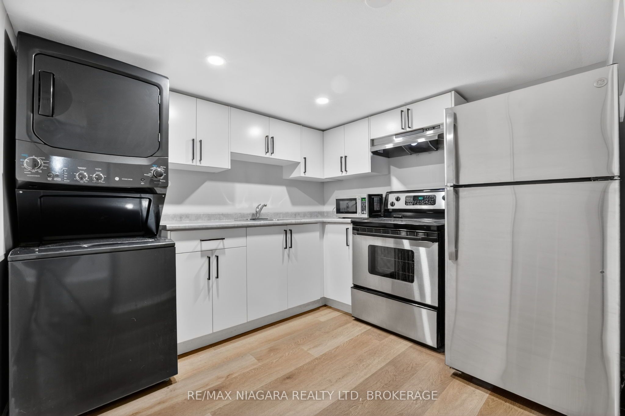 214 Niagara Street Property Photo 25