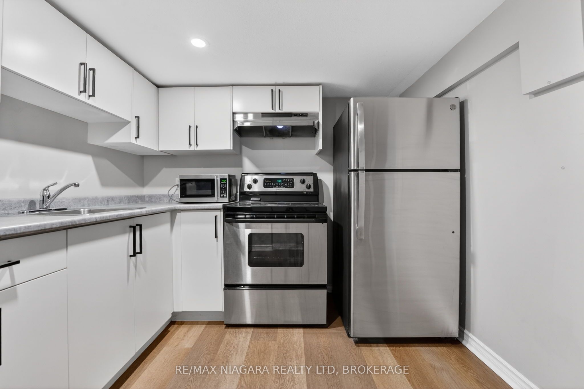 214 Niagara Street Property Photo 26