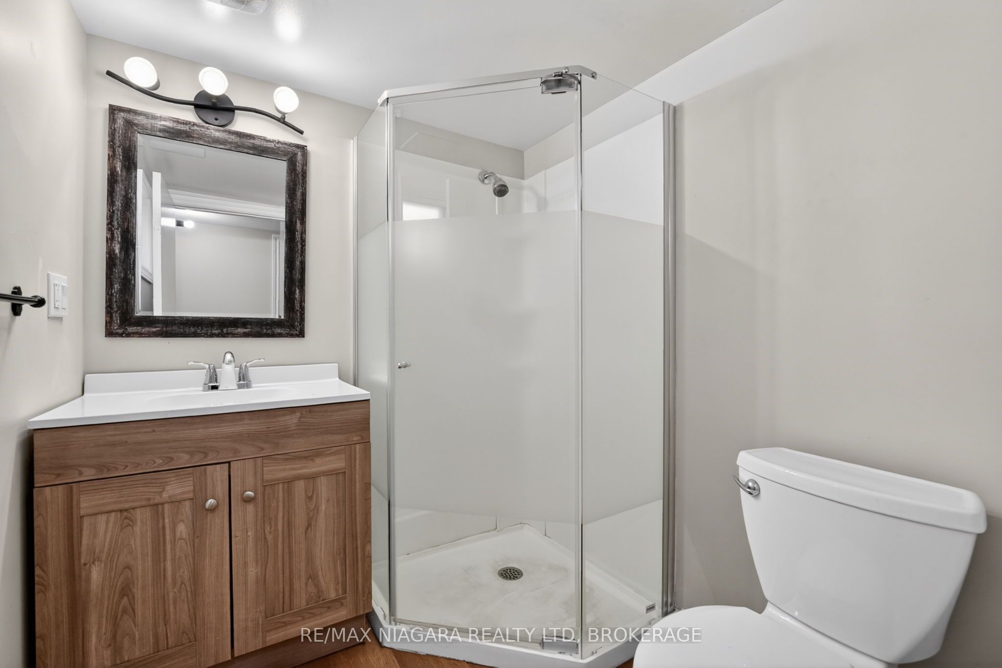 214 Niagara Street Property Photo 27