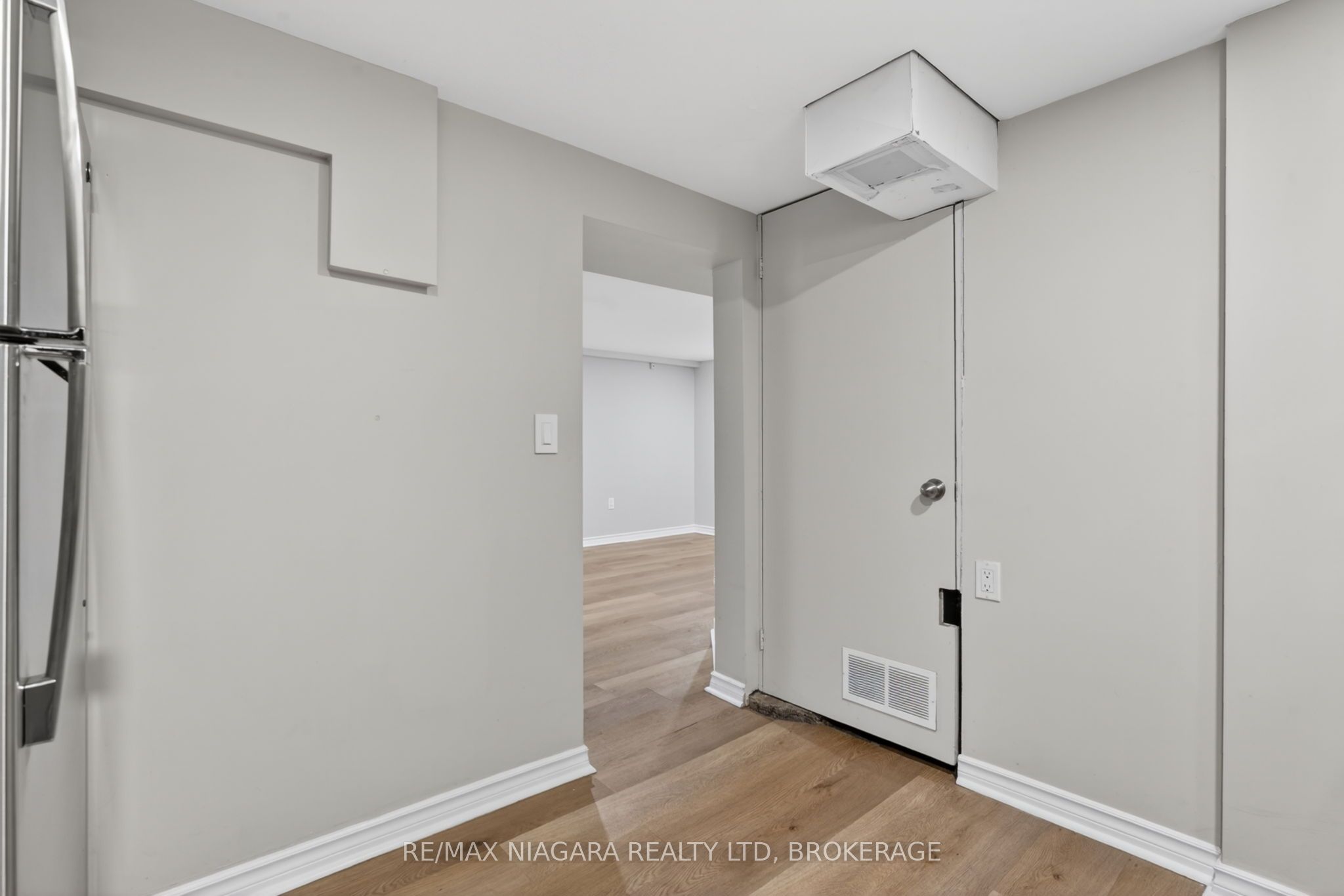 214 Niagara Street Property Photo 32