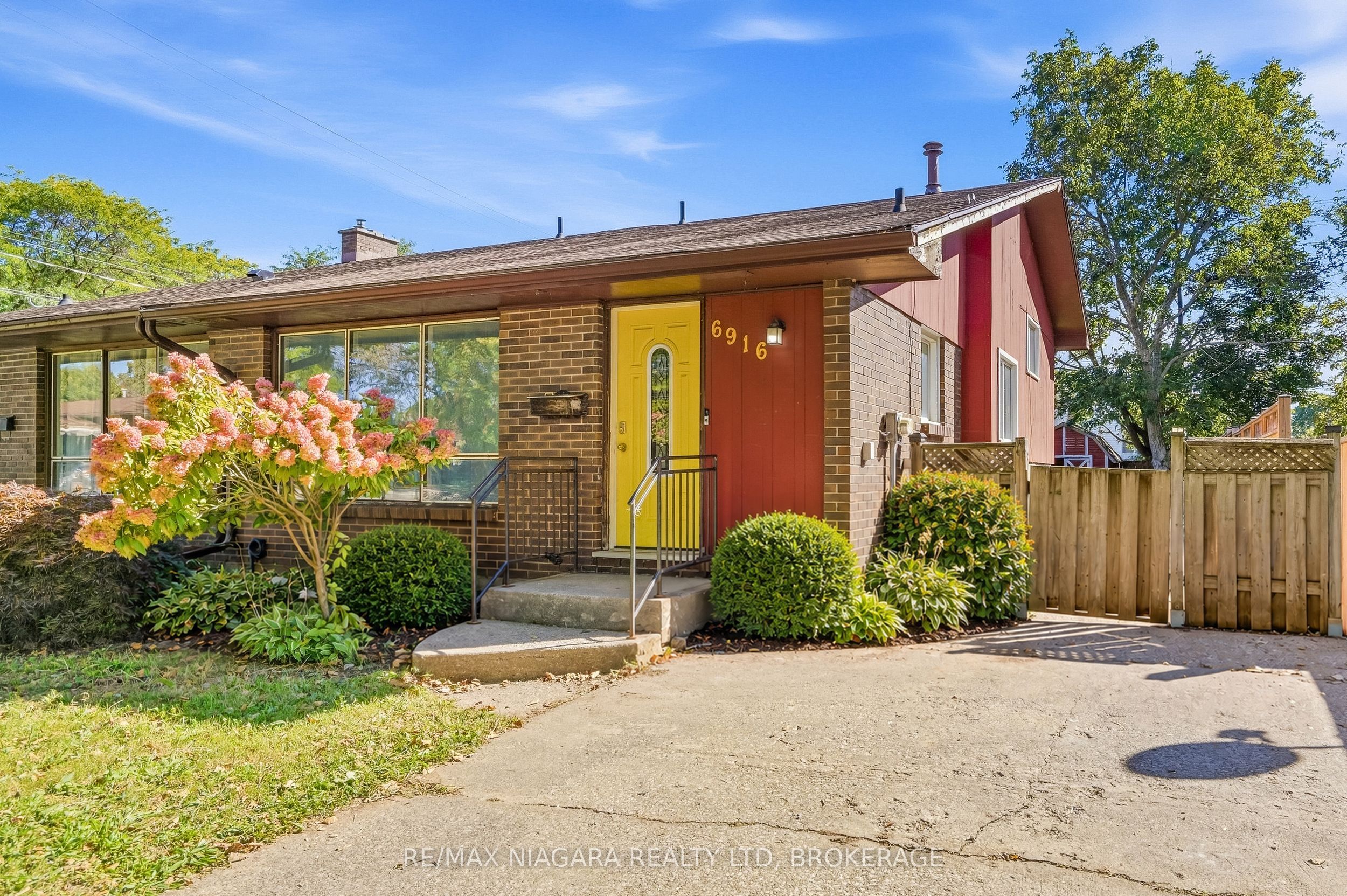 6916 Dolphin Street Property Photo 1