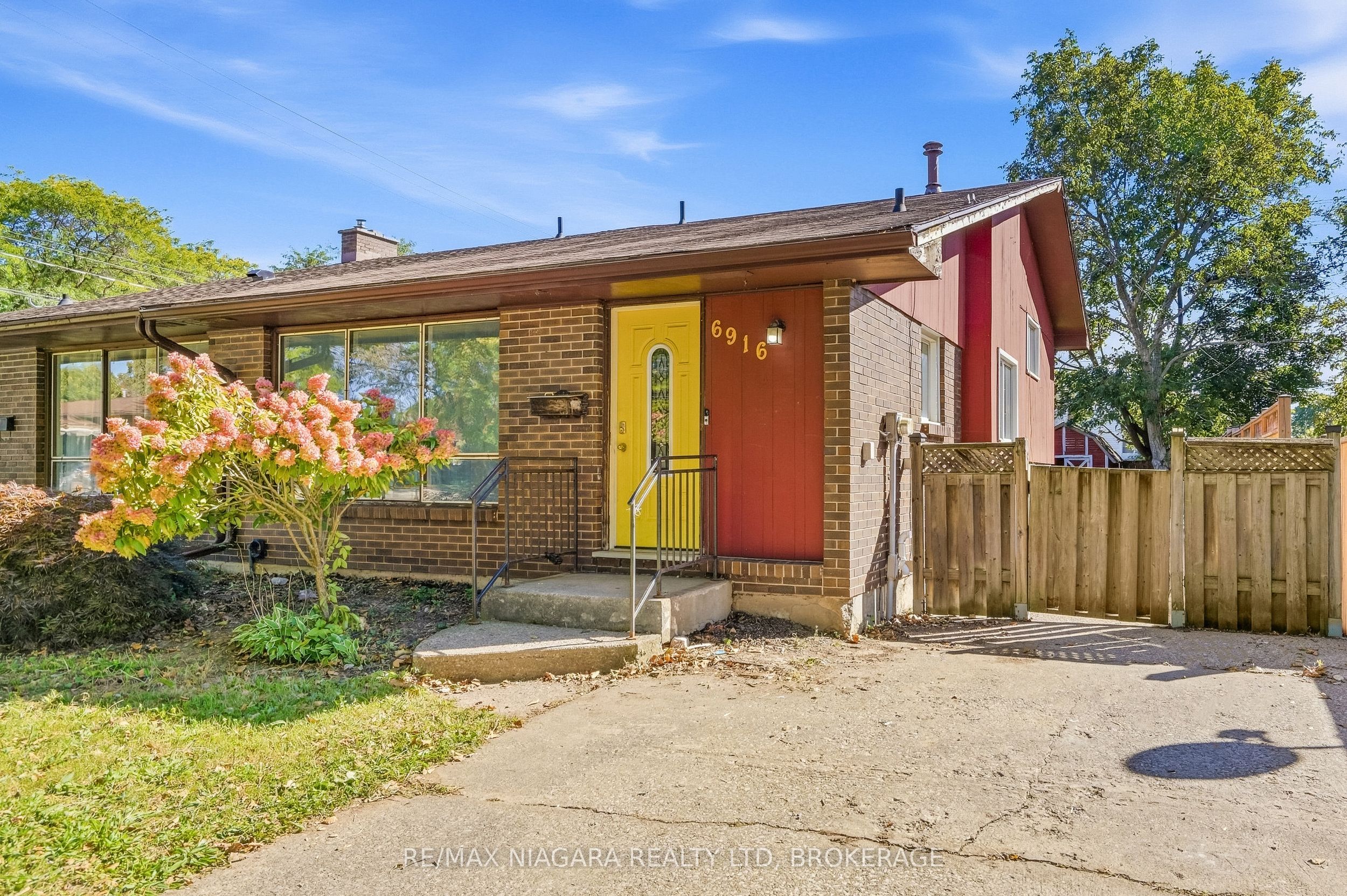 6916 Dolphin Street Property Photo 2