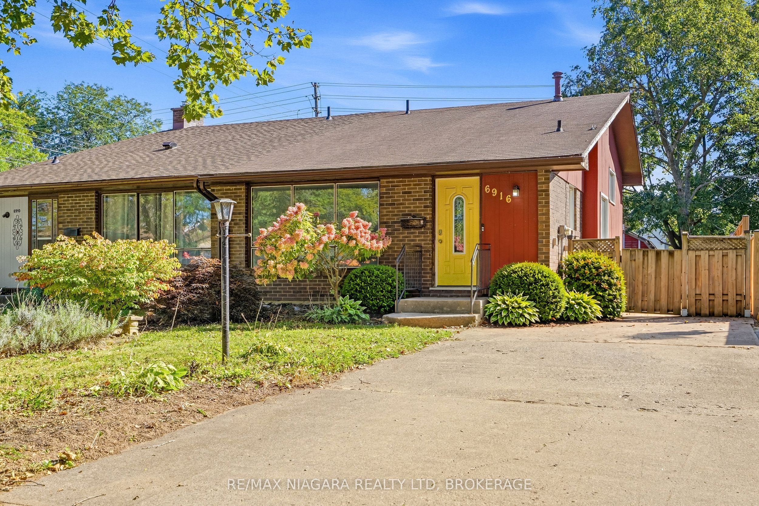 6916 Dolphin Street Property Photo 3