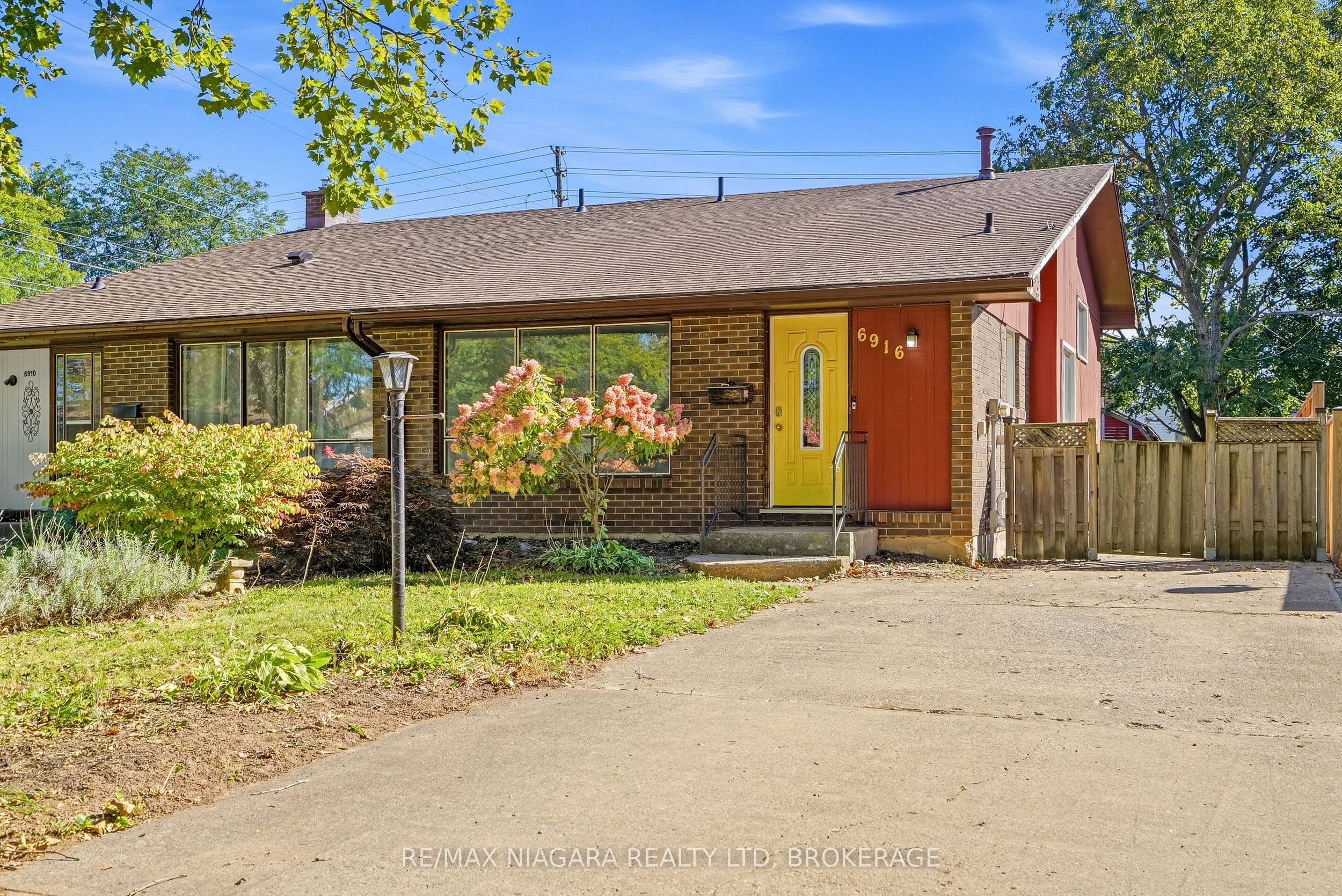 6916 Dolphin Street Property Photo 4