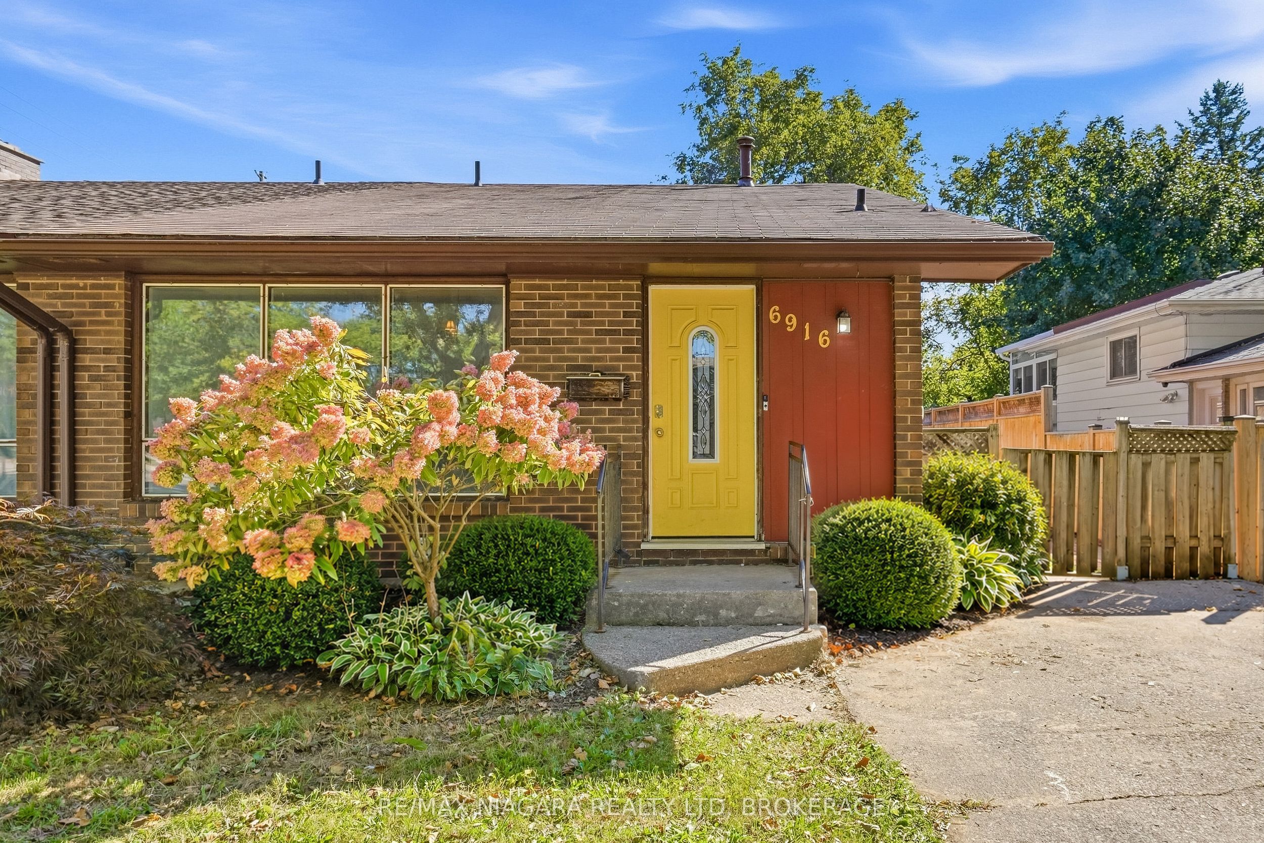 6916 Dolphin Street Property Photo 5