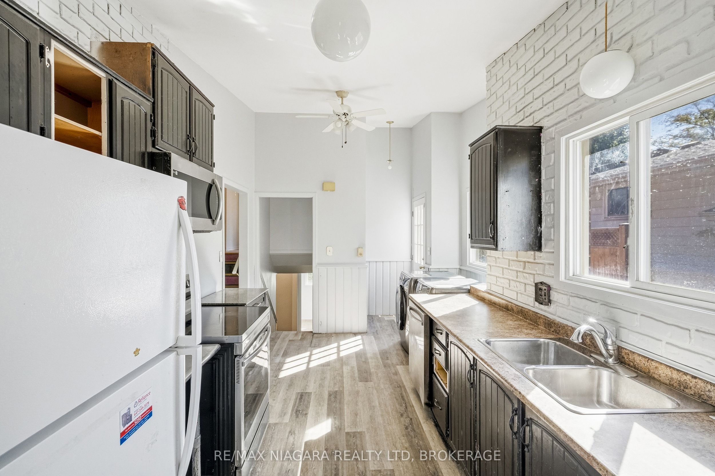 6916 Dolphin Street Property Photo 12