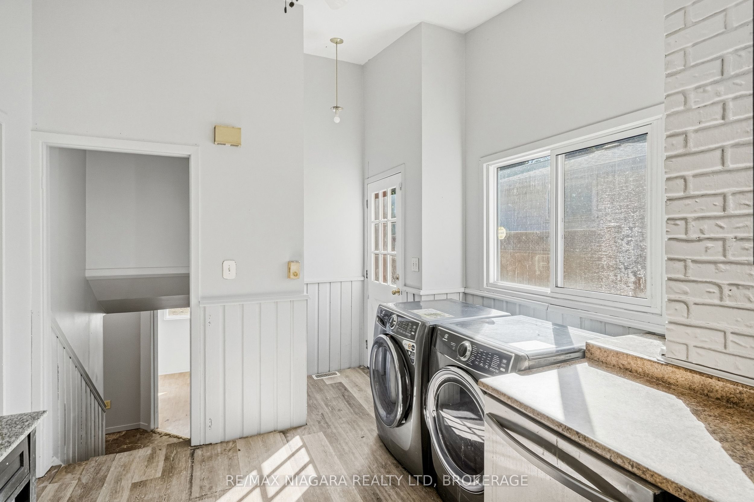 6916 Dolphin Street Property Photo 13
