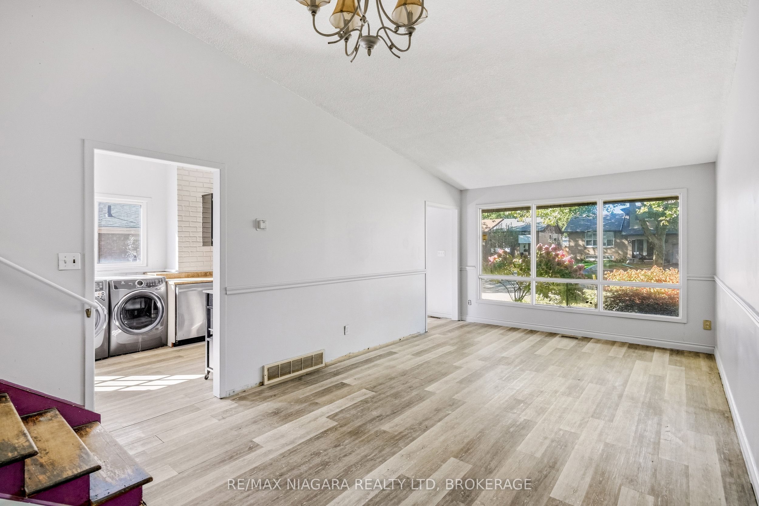 6916 Dolphin Street Property Photo 15