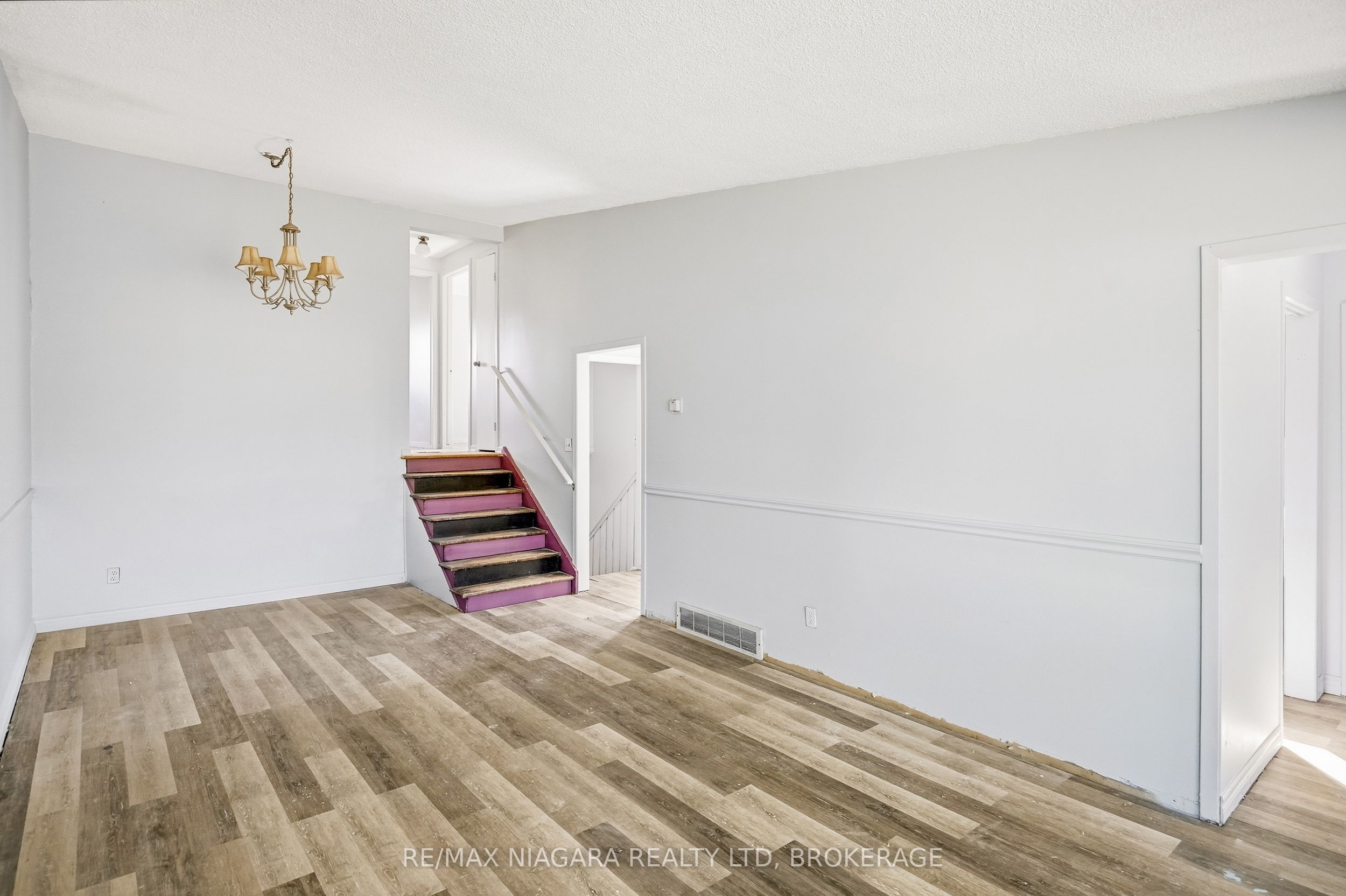 6916 Dolphin Street Property Photo 17