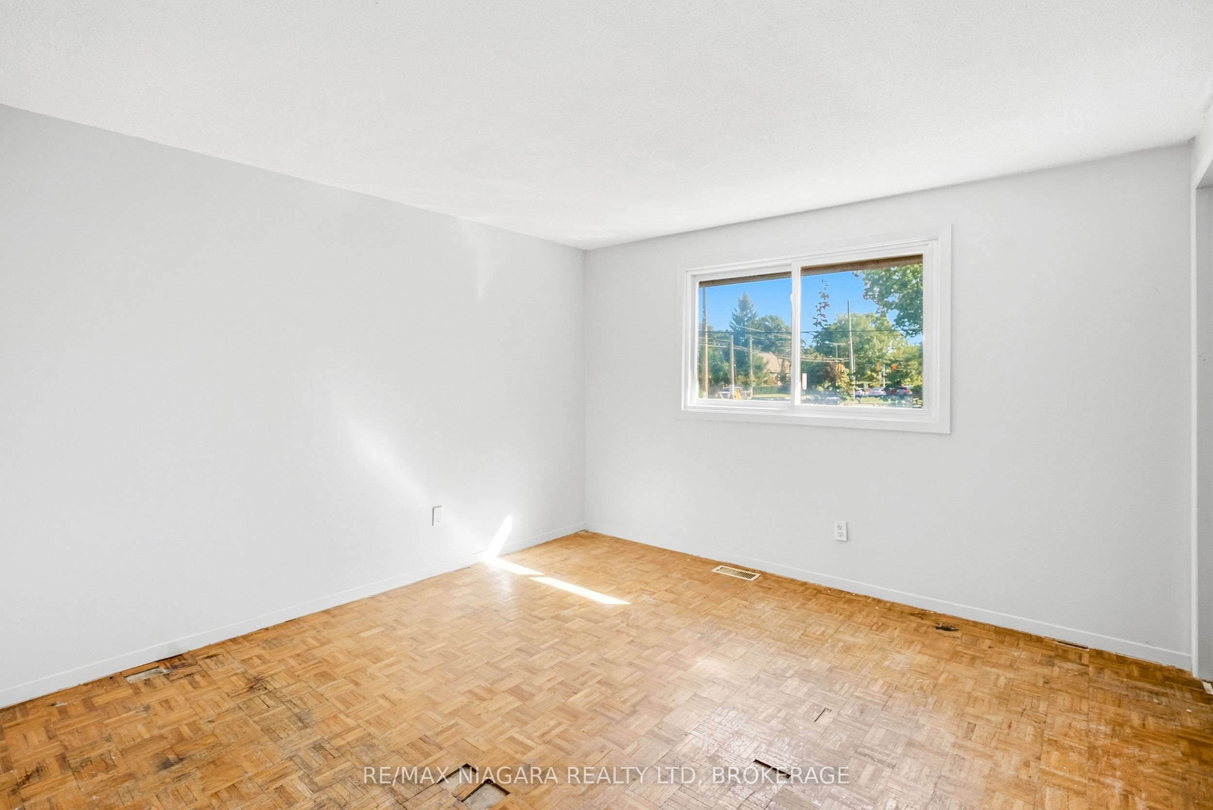 6916 Dolphin Street Property Photo 19